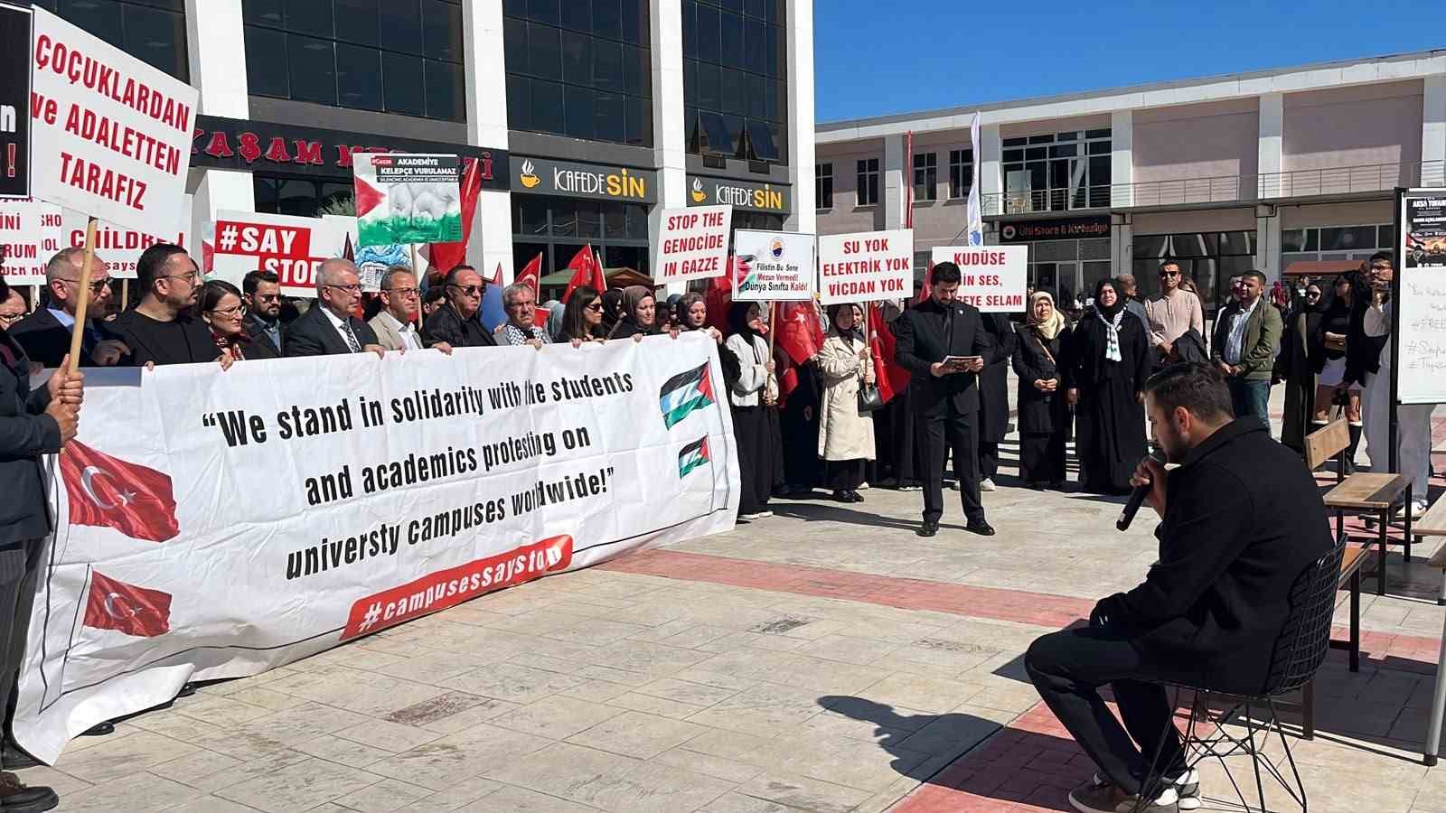 TÜGVA SİNOP ŞUBESİ VE YENİLER ÖĞRENCİ KULÜBÜ TARAFINDAN, 7 EKİM AKSA TUFANI’NIN YIL DÖNÜMÜ DOLAYISIYLA SİNOP ÜNİVERSİTESİNDE FİLİSTİN’E DESTEK PROGRAMI DÜZENLENDİ.