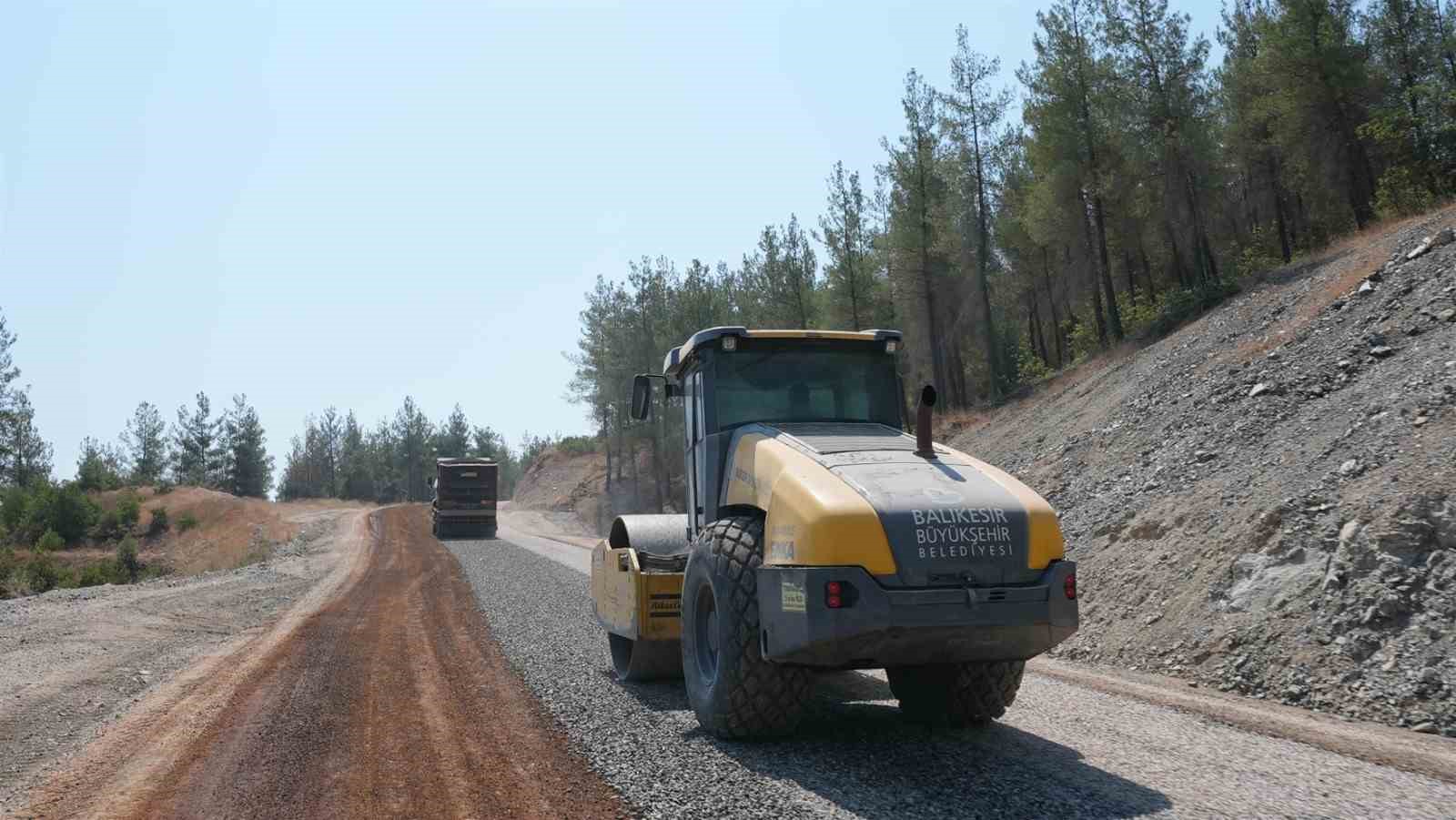 DURSUNBEY’DE BAŞKAN AKIN’IN SÖZ VERDİĞİ YOL TAMAMLANDI