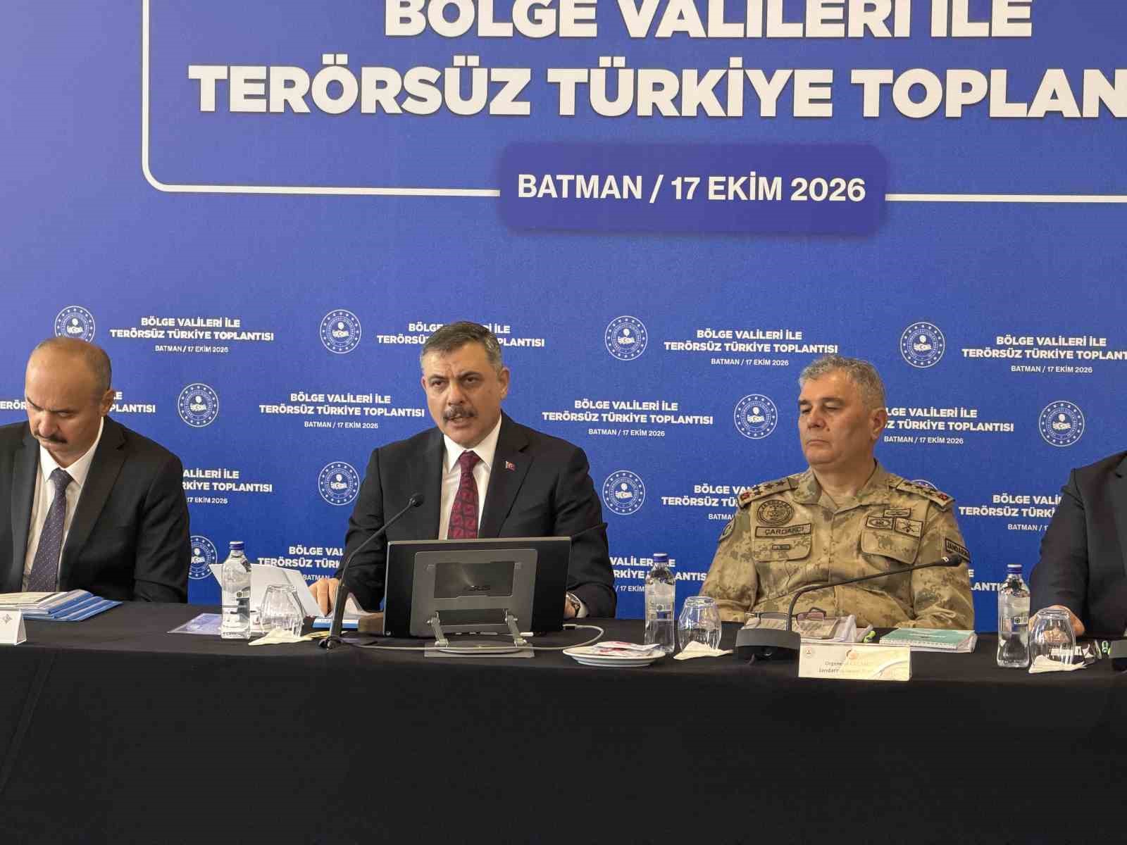 İÇİŞLERİ BAKANI MUSTAFA ÇİFTÇİ, TÜRKİYE PETROLLERİ KRİSTAL PARK’TA BÖLGE VALİLERİYLE BİR ARAYA GELDİ.