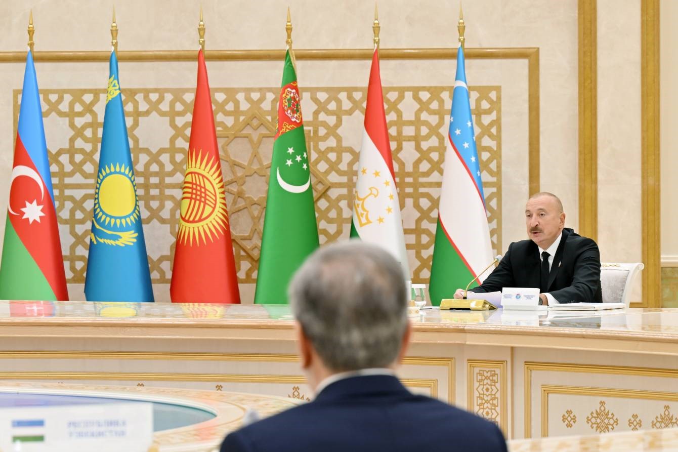 AZERBAYCAN CUMHURBAŞKANI İLHAM ALİYEV, AZERBAYCAN VE ORTA ASYA DEVLET BAŞKANLARI 8. İSTİŞARE TOPLANTISI’NA KATILMAK ÜZERE TÜRKMENİSTAN’IN TÜRKMENBAŞI ŞEHRİNE GELDİ.
