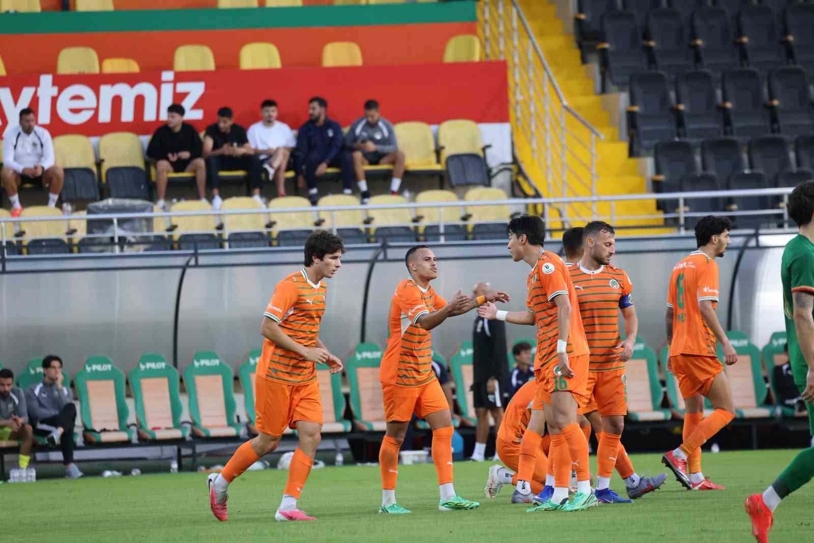 CORENDON ALANYASPOR, MİLLİ TAKIM ARASINDA SÜPER LİG EKİPLERİNDEN AMED SPORTİF FAALİYETLER İLE OYNADIĞI HAZIRLIK MAÇINI 4-0 KAZANDI.