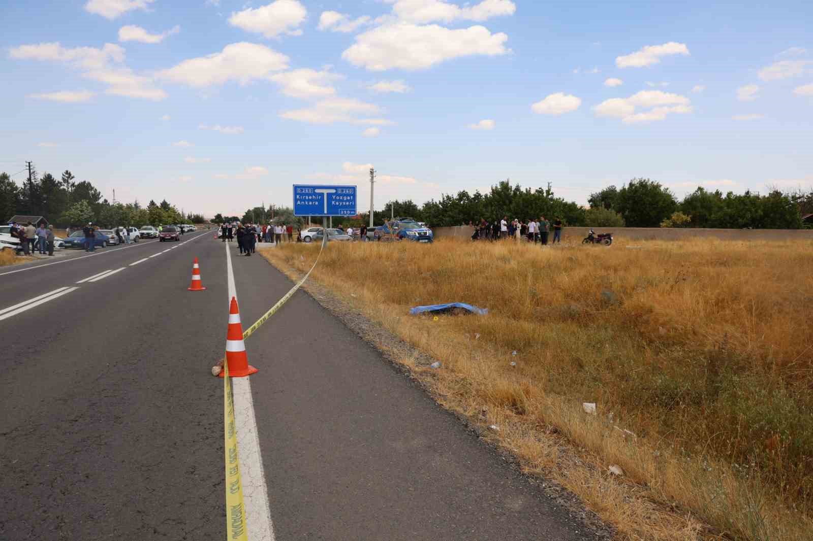 NEVŞEHİR’DE YOLUN KARŞISINA GEÇMEK İSTERKEN OTOMOBİLİN ÇARPTIĞI YAYA HAYATINI KAYBETTİ.