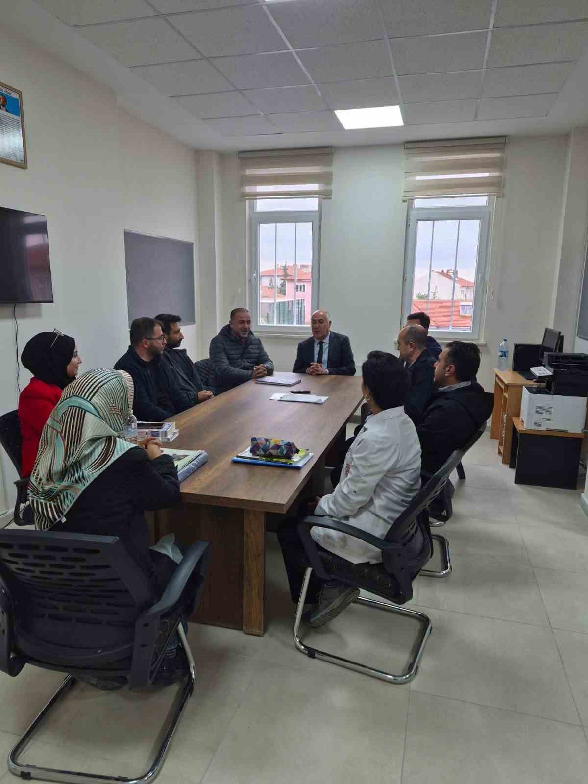 EMİRDAĞ İLÇE MİLLİ EĞİTİM MÜDÜRÜ GÜRKAN EMEKSİZ OKUL ZİYARETLERİNİ SÜRDÜRÜYOR