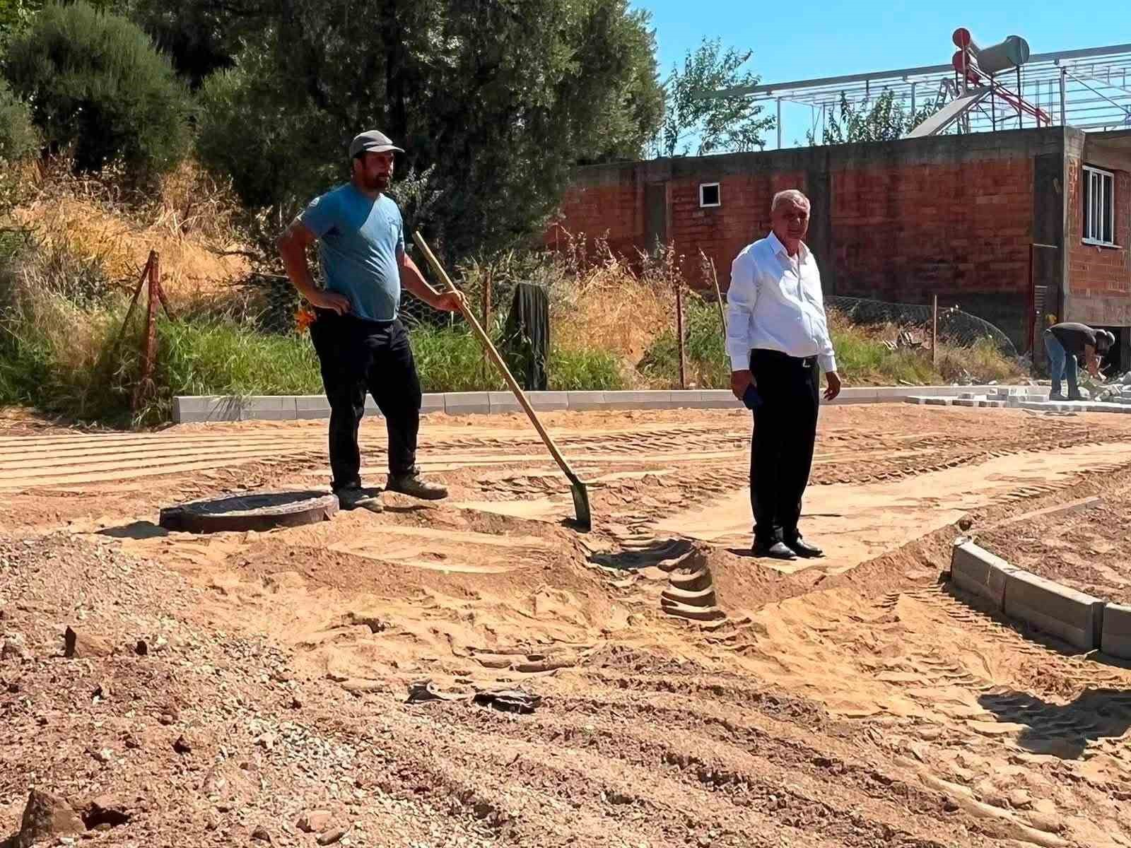 AYDIN’IN SULTANHİSAR İLÇESİNDE BELEDİYE BAŞKANI OSMAN YILDIRIMKAYA, VATANDAŞLARIN TALEP VE ÖNERİLERİNİ YERİNDE DİNLEYEREK İLÇENİN İHTİYAÇLARINI SAHADA TESPİT ETMEYE DEVAM ETTİKLERİNİ BELİRTTİ.