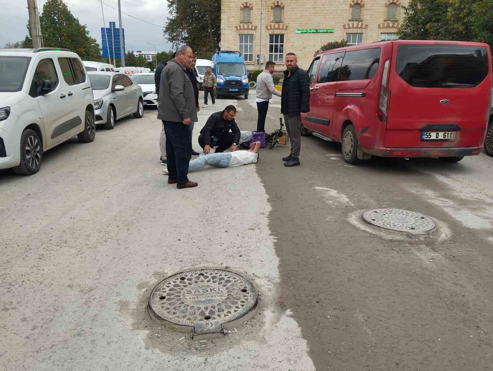 ÇARŞAMBA İLÇESİNDE ELEKTRİKLİ BİSİKLETTEN DÜŞEN 18 YAŞINDAKİ GENÇ YARALANDI.