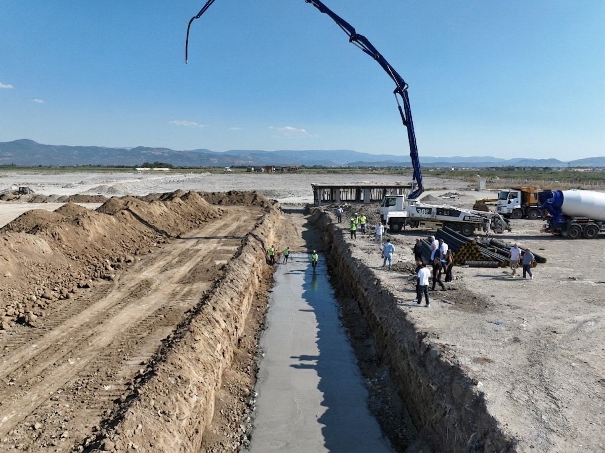 EDREMİT TARIMA DAYALI İHTİSAS (JEOTERMAL KAYNAKLI) ORGANİZE SANAYİ BÖLGESİ’NDE (TDİOSB) ALTYAPI ÇALIŞMALARINDA YÜZDE 85 FİZİKİ GERÇEKLEŞMEYE ULAŞILDI.