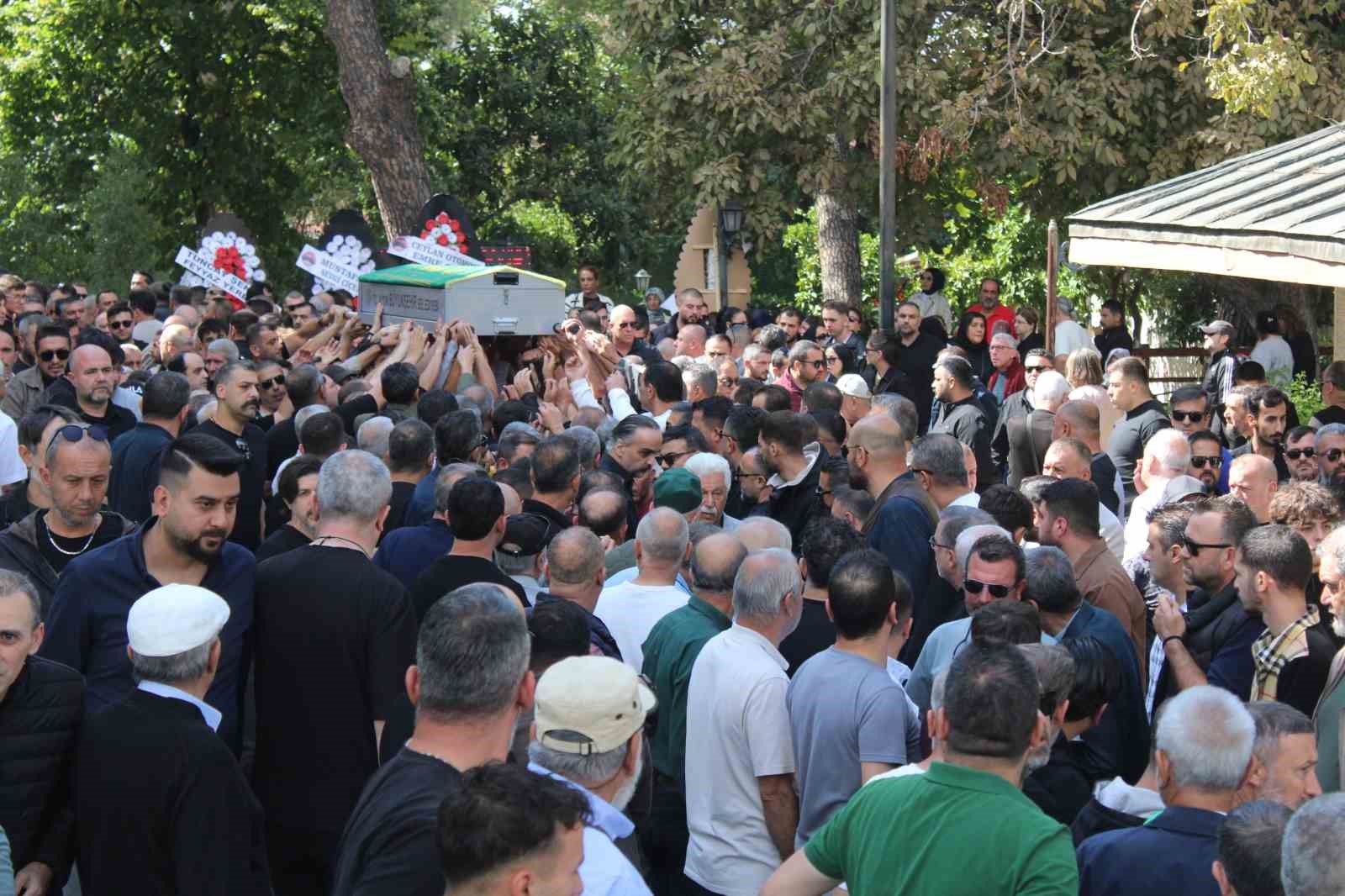 TÖRENE AYDIN TİCARET ODASI BAŞKANI HAKAN ÜLKEN, MHP EFELER İLÇE BAŞKANI MESUT GÜMÜŞ, MHP ESKİ İL BAŞKANI BURAK PEHLİVAN VE ÜLKÜCÜ CAMİA İLE ÇOK SAYIDA VATANDAŞ KATILDI.