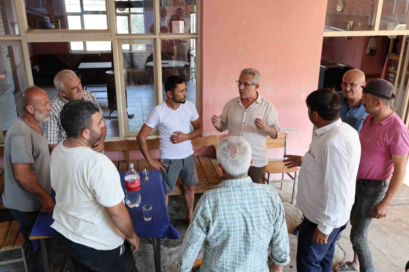 NAZİLLİ BELEDİYE BAŞKANI DR. ERTUĞRUL TETİK, VATANDAŞ ODAKLI BELEDİYECİLİK ANLAYIŞI DOĞRULTUSUNDA SAHA ÇALIŞMALARINI ARALIKSIZ SÜRDÜRÜYOR. BAŞKAN TETİK, 2026 YILININ İLK 8 AYINDA MAHALLE VE HALK BULUŞMALARI, ESNAF ZİYARETLERİ, ÇARŞI VE PAZAR GEZİLERİ İLE MAKAM GÖRÜŞMELERİ KAPSAMINDA TOPLAM 13 BİN 480 VATANDAŞLA BİREBİR GÖRÜŞEREK TALEP, ÖNERİ VE SORUNLARINI DİNLEDİ.