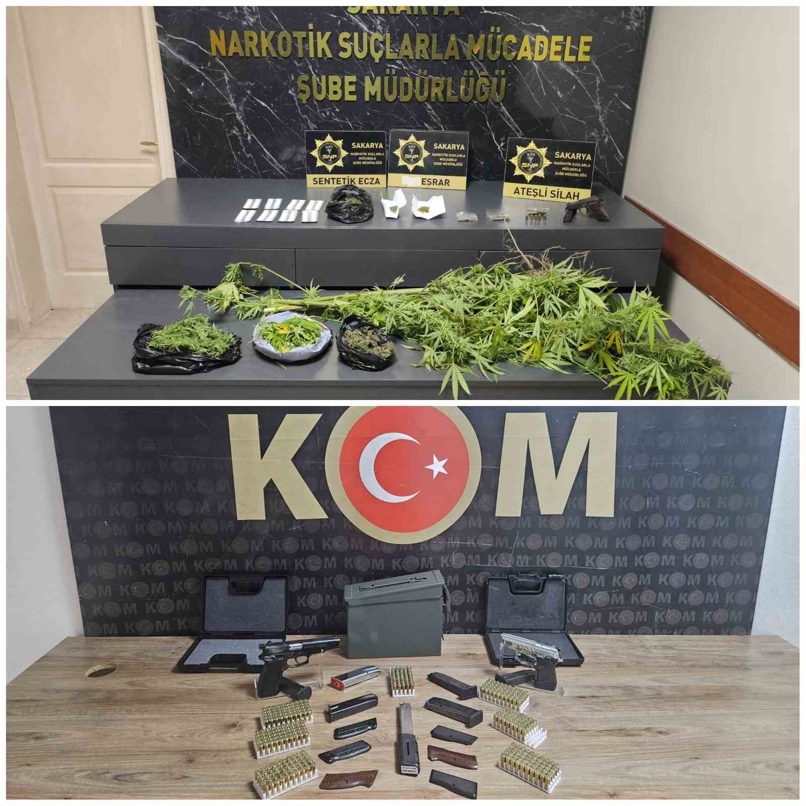 SAKARYA'DA POLİS EKİPLERİNCE 3 İLÇEDE 272 PERSONELİN KATILIMIYLA DÜZENLENEN 'SOKAKLAR GÜVENDE' OPERASYONLARINDA 19 ŞÜPHELİ YAKALANDI. YAPILAN ARAMALARDA ÇOK SAYIDA UYUŞTURUCU MADDE, SİLAH VE MÜHİMMAT ELE GEÇİRİLDİ.