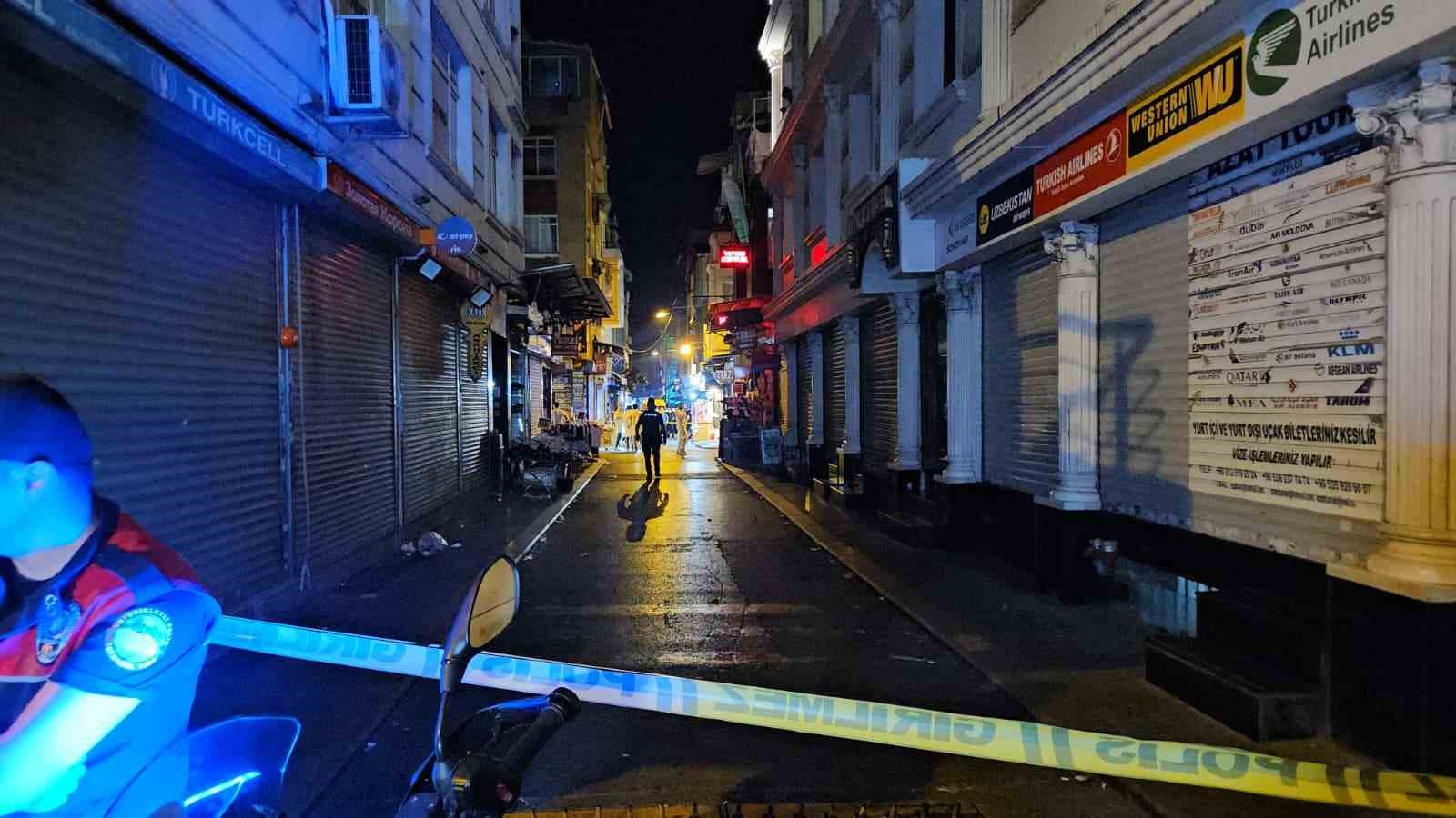 FATİH’TE ESNAF KAVGASINDA SİLAHLAR KONUŞTU: 1 ÖLÜ 1 YARALI