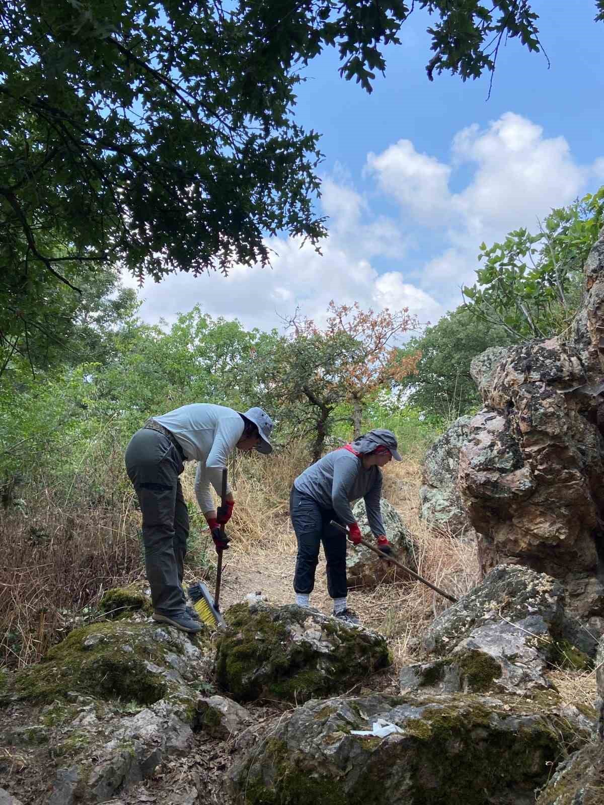 ÇANAKKALE'NİN ÇAN İLÇESİNE BAĞLI BAHADIRLI KÖYÜ SINIRLARI İÇERİSİNDE 2017 YILINDAN BU YANA DEVAM EDEN İNKAYA MAĞARASI KAZI ÇALIŞMALARINDA BU YIL GEÇMİŞ YILLARDA TARİHLENDİRME YAPILAN 86 BİN YILLIK HAYAT İZLERİ BULUNAN BÖLGEDE E-DNA UYGULAMASI YAPILACAK.