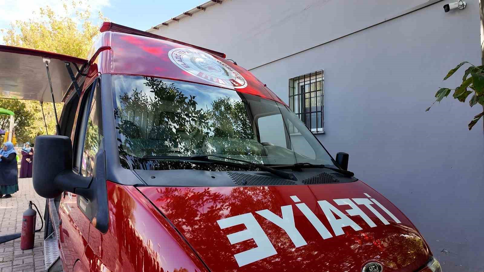 ELAZIĞ BELEDİYESİ İTFAİYE MÜDÜRLÜĞÜ, OLAYLARA DAHA HIZLI MÜDAHALE ETMEK VE AFET BİLİNCİNİ ARTIRMAK AMACIYLA ENVANTERİNE ÖNCÜ MOTOSİKLET İLE MOBİL EĞİTİM, TATBİKAT VE MÜDAHALE ARACI KATTI