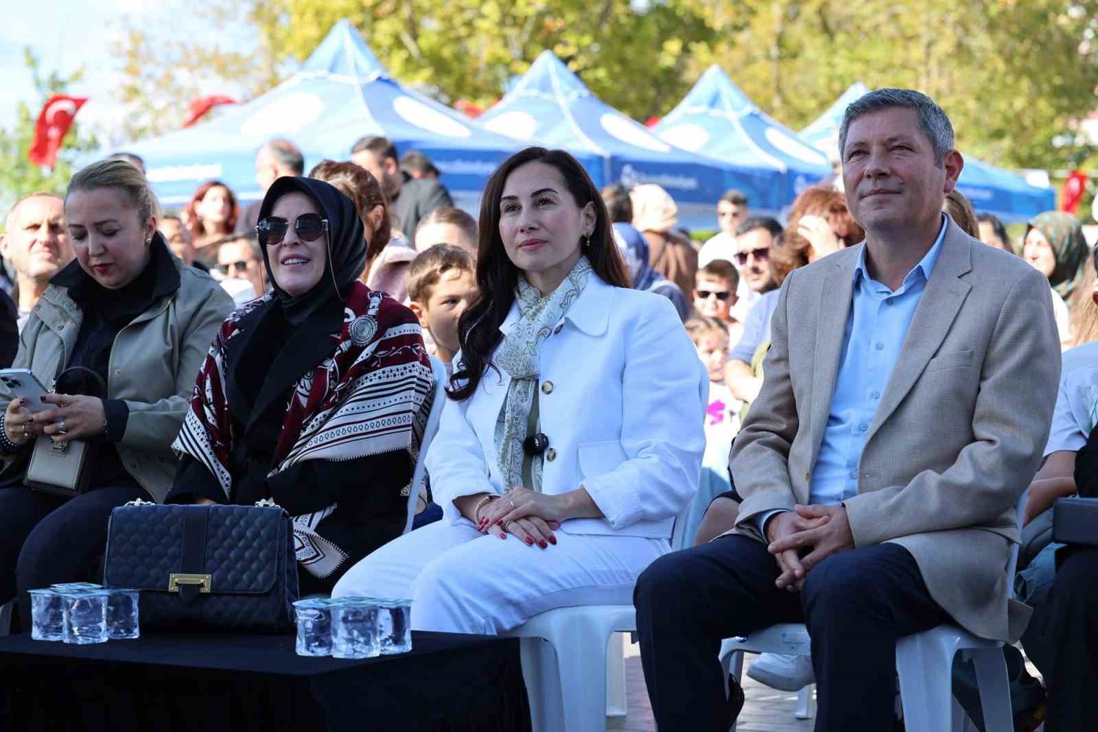 BEYKOZ BELEDİYESİ TARAFINDAN 4 EKİM DÜNYA HAYVANLARI KORUMA GÜNÜ KAPSAMINDA "HER CANA DEĞER" SLOGANIYLA BEYKOZ YAŞAM FESTİVALİ DÜZENLENDİ. FESTİVALDE ÇOCUKLAR VE AİLELER, HAYVAN SEVGİSİ VE DOĞA TEMASI ETRAFINDA ÇEŞİTLİ ETKİNLİKLERDE BİR ARAYA GELDİ.