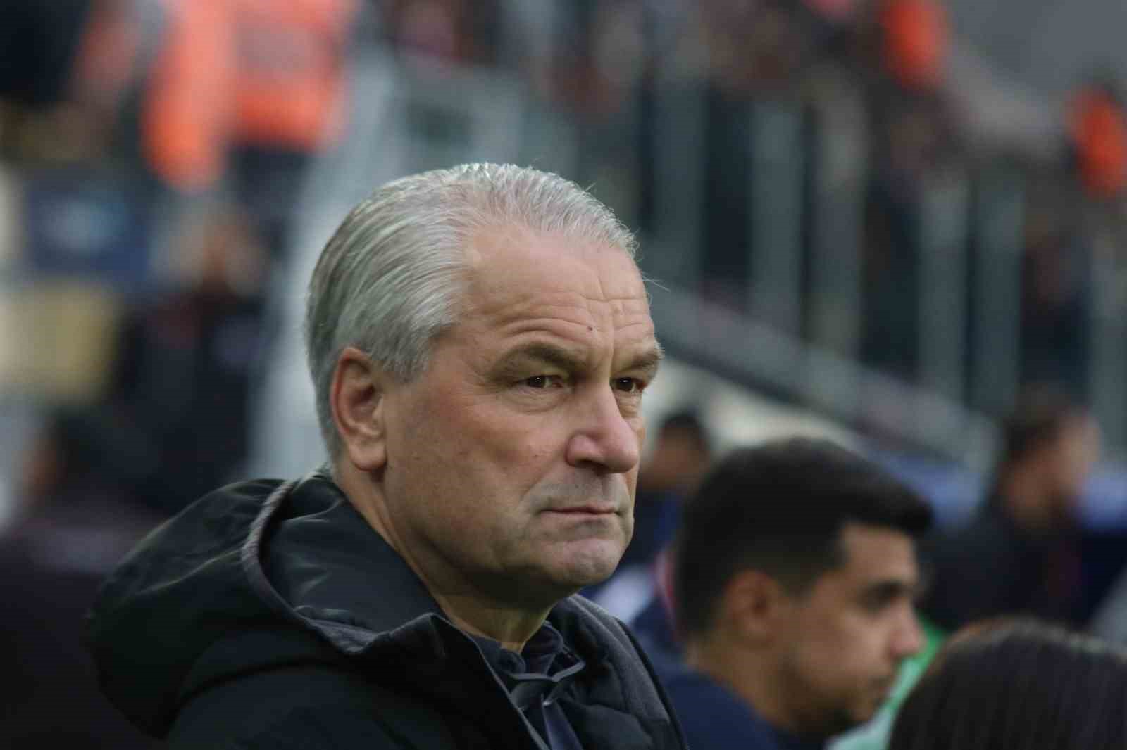GENÇLERBİRLİĞİ TEKNİK DİREKTÖRÜ BERND STORCK, GALATASARAY MÜSABAKASININ ARDINDAN, "MAÇ BİTİMİNDE TÜM FUTBOLCULARIMLA GÖRÜŞTÜM VE KONUŞTUM. SÖYLEDİĞİM ŞEY ŞUYDU, ‘SİZİNLE GURUR DUYUYORUM’. BU MAÇLA İLGİLİ GURURLU OLDUĞUMU SÖYLEYEBİLİRİM ÇÜNKÜ GERÇEKTEN TAKIMIM İYİ BİR MAÇ ÇIKARDI" DEDİ.