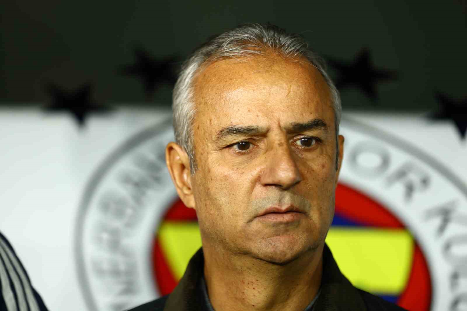 FENERBAHÇE TEKNİK DİREKTÖRÜ İSMAİL KARTAL, SON OYNADIKLARI ASTON VİLLA MAÇI 11'İNE GÖRE ALANYASPOR KARŞILAŞMASINA 3 DEĞİŞİKLİK İLE ÇIKTI.