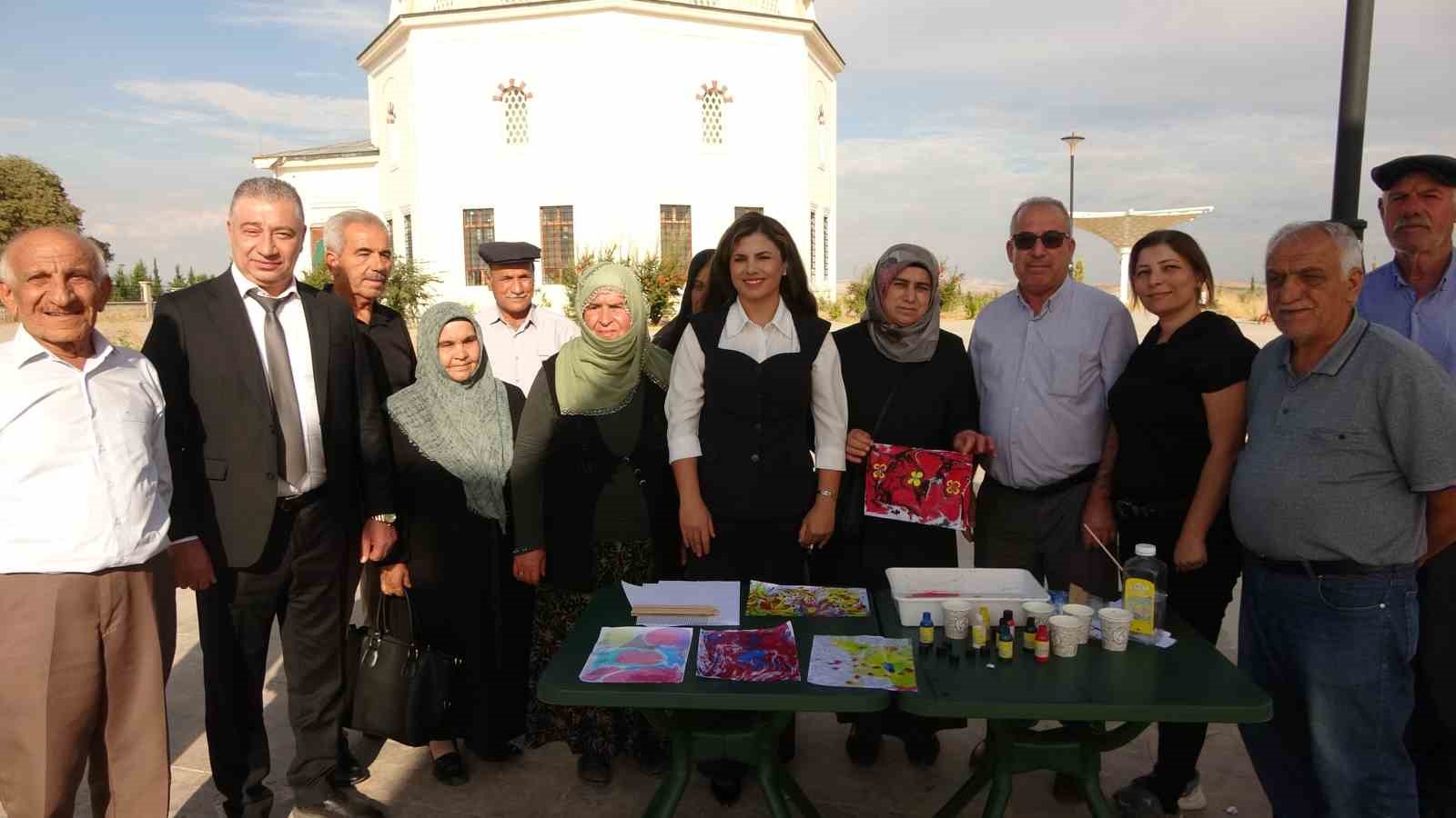 ADIYAMAN'DA 1 EKİM DÜNYA YAŞLILAR GÜNÜ DOLAYISIYLA AİLE VE SOSYAL HİZMETLER ADIYAMAN İL MÜDÜRLÜĞÜ TARAFINDAN YAŞLI VATANDAŞLARA YÖNELİK PROGRAM DÜZENLENDİ.