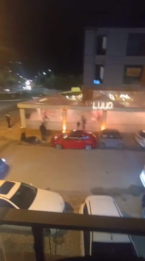 BURSA’NIN İNEGÖL İLÇESİNDE BİR KAFETERYADA ISITICININ BİR ANDA HARLAYARAK ALEV ALMASI SONUCU 1’İ AĞIR 3 KİŞİ YARALANDI. VÜCUTLARININ ÇEŞİTLİ BÖLGELERİNDE 2. DERECE YANIKLAR OLUŞAN YARALILAR HASTANEYE KALDIRILDI.