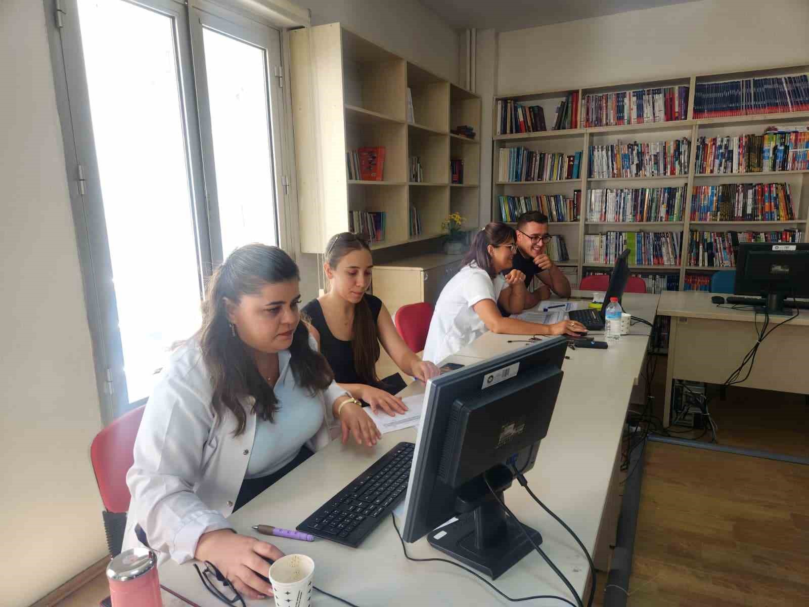MANİSA BÜYÜKŞEHİR BELEDİYESİ EĞİTİM MERKEZLERİ (MABEM), YKS VE LGS TERCİH DÖNEMİNDE ÖĞRENCİLERİN GELECEKLERİNE YÖN VERMESİNE DESTEK OLDU. ÜCRETSİZ DANIŞMANLIK HİZMETİNDEN 2 BİN 71 ÖĞRENCİ İLE BİN 15 VELİ YARARLANDI.
