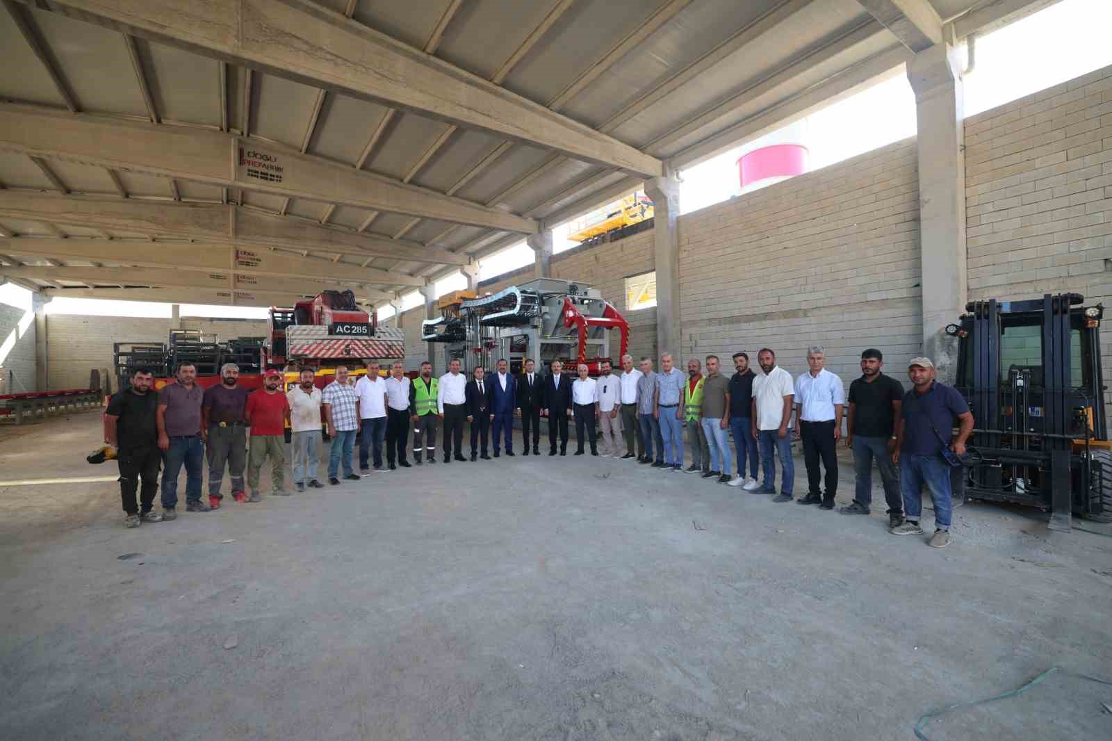 SİİRT’İN ALTYAPISINI GÜÇLENDİRECEK BETON SANTRALİ VE PARKE TAŞI ÜRETİM TESİSİNİN KURULUMU BAŞLADI