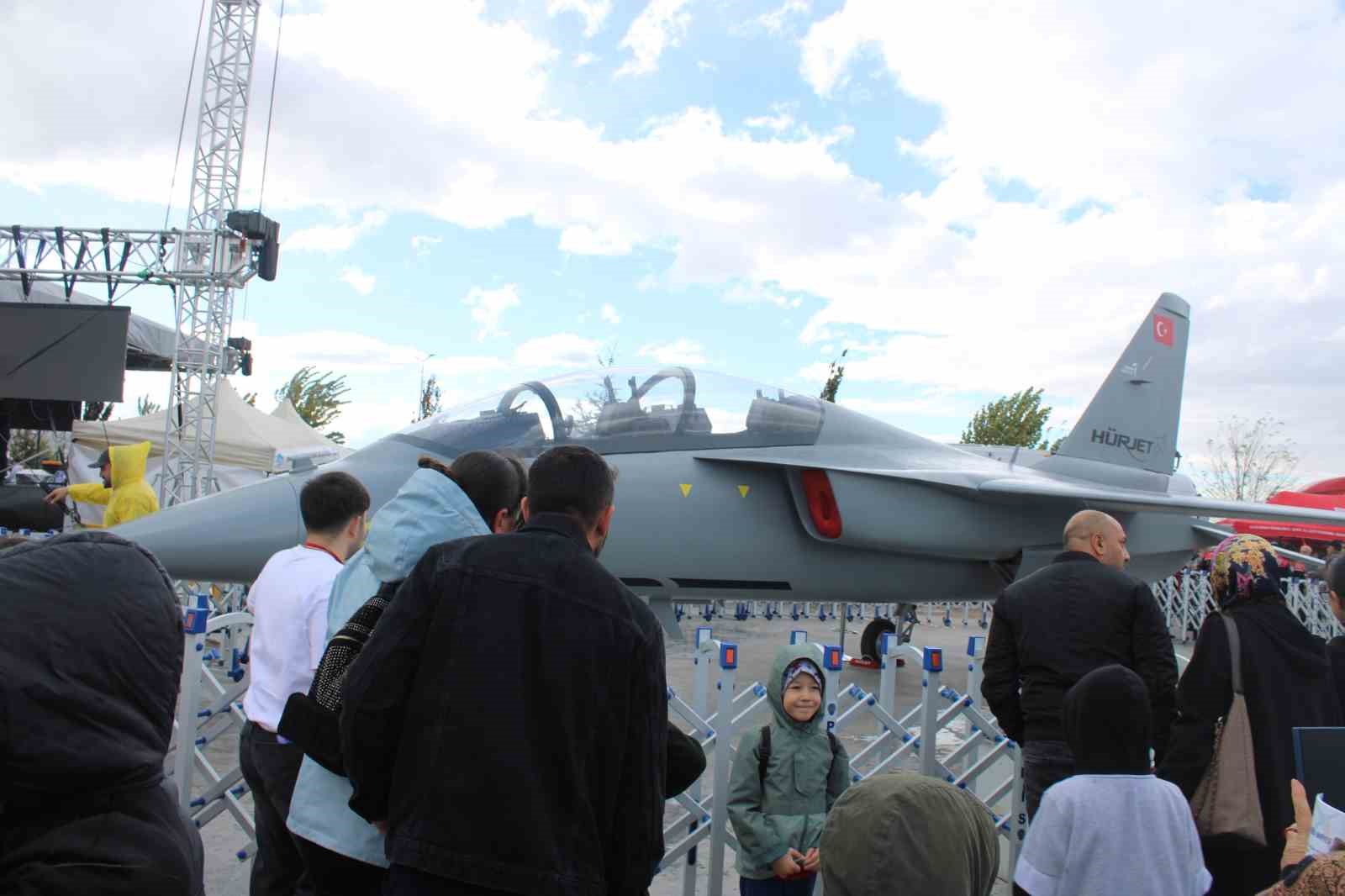KAYSERİ BÜYÜKŞEHİR BELEDİYESİ VE TÜBİTAK İŞ BİRLİĞİNDE, KAYSERİ BİLİM MERKEZİ ÖNCÜLÜĞÜNDE DÜZENLENEN 8'İNCİ BİLİMFEST AÇILDI.