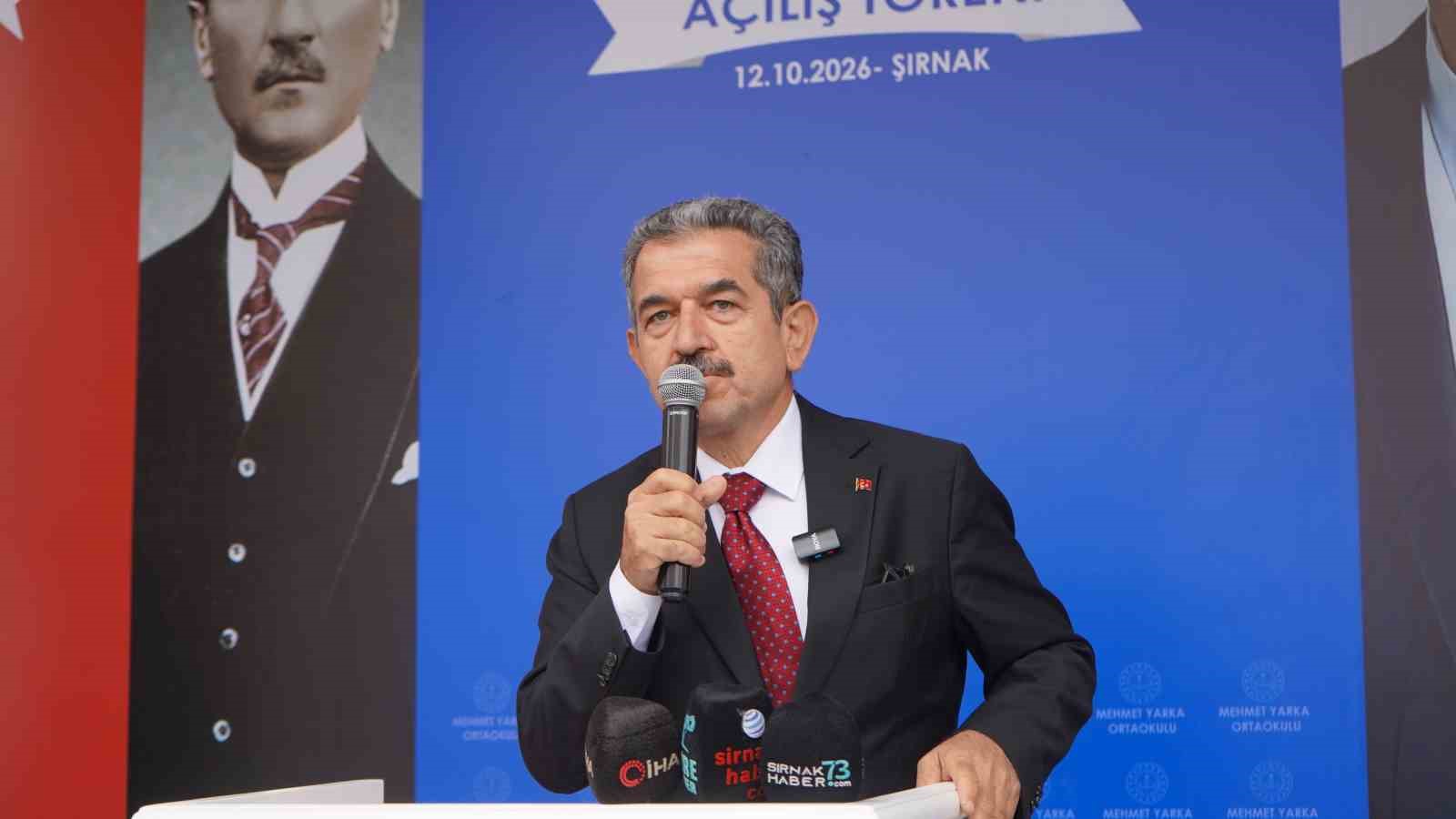 ŞIRNAK’A KAZANDIRILAN OKULUN ÖNEMLİ BİR EĞİTİM YATIRIMI OLDUĞUNU BELİRTEN VALİ BİROL EKİCİ, ÇOCUKLARIN GELECEĞE HAZIRLANMASININ HERKESİN ORTAK SORUMLULUĞU OLDUĞUNU İFADE ETTİ.