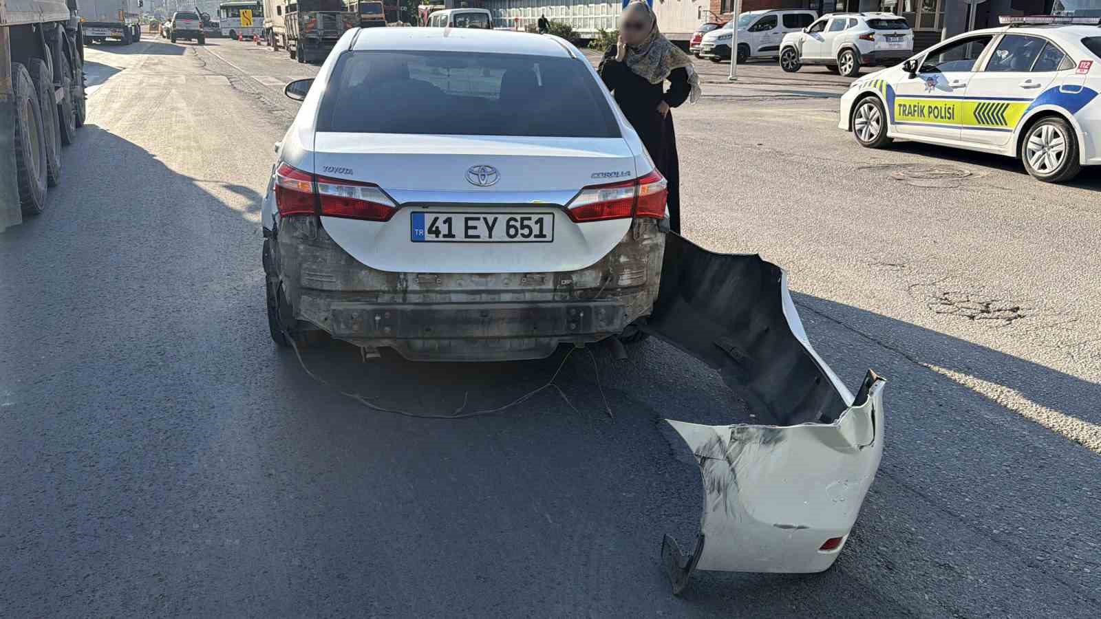 BOLU’DA, D-100 KARA YOLUNDA AYNI YÖNDE İLERLEYEN KAMYON İLE OTOMOBİLİN ÇARPIŞTIĞI KAZADA YARALANAN OLMAZKEN, OTOMOBİLDE HASAR MEYDANA GELDİ.