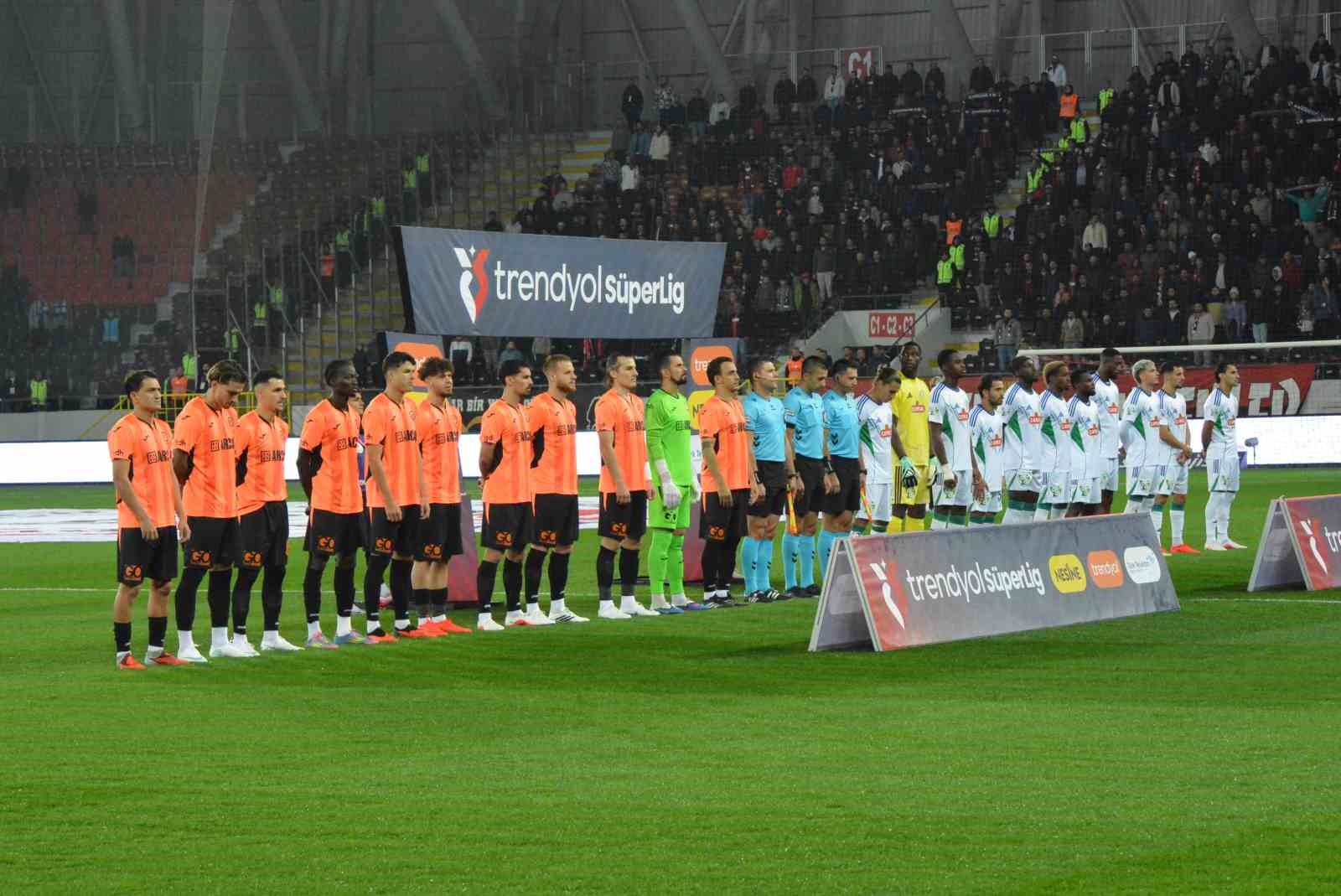 TRENDYOL SÜPER LİG'İN 8. HAFTASINDA ÇORUM FK, ÇAYKUR RİZESPOR’U KONUK EDİYOR. KARŞILAŞMADA 15 DAKİKA GOLSÜZ EŞİTLİKLE GEÇİLDİ.