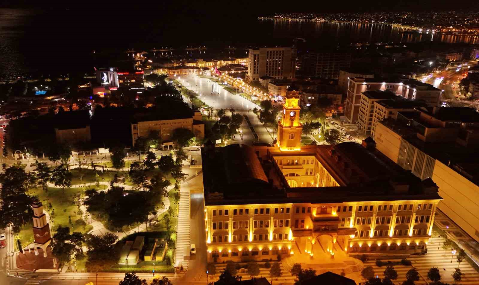 İSTANBUL BÜYÜKŞEHİR BELEDİYESİ VE BÜYÜKÇEKMECE BELEDİYESİ İŞBİRLİĞİYLE YAPIMI TAMAMLANAN TÜRKİYE’NİN EN BÜYÜK KENT MEYDANLARINDAN CUMHURİYET KENT MEYDANI, 80 BİN METREKARELİK ALANIYLA KENTİN SOSYAL VE KÜLTÜREL YAŞAMINA FARKLI BİR ZENGİNLİK KATACAK.