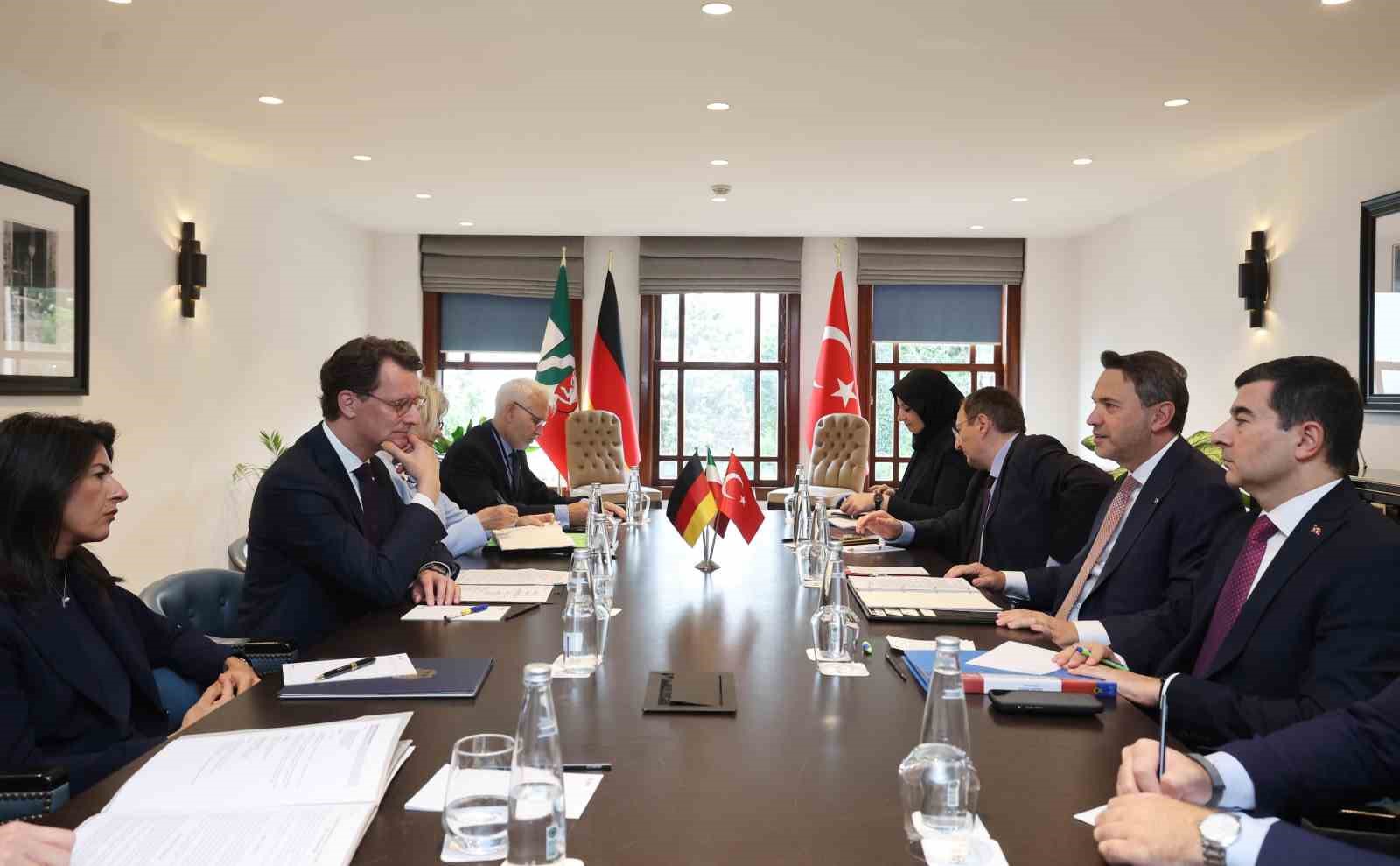 ENERJİ VE TABİİ KAYNAKLAR BAKANI ALPARSLAN BAYRAKTAR,TÜRKİYE İLE ALMANYA’NIN KUZEY REN-VESTFALYA EYALETİ ARASINDA DÜZENLENEN İŞ FORUMUNA KATILDI.