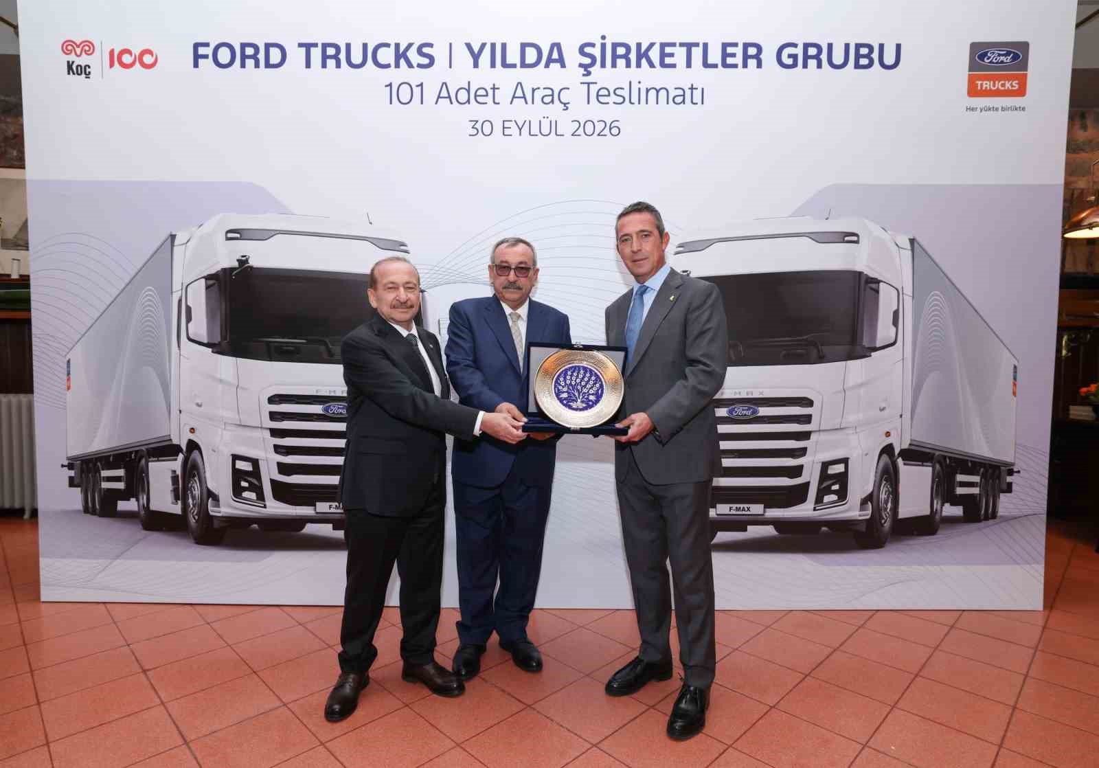 YILDA ŞİRKETLER GRUBU YÖNETİM KURULU BAŞKANI MEMİK YILMAZ (SOLDA), KOÇ HOLDİNG YÖNETİM KURULU BAŞKAN VEKİLİ VE FORD OTOSAN YÖNETİM KURULU BAŞKANI ALİ Y. KOÇ (SAĞDA)