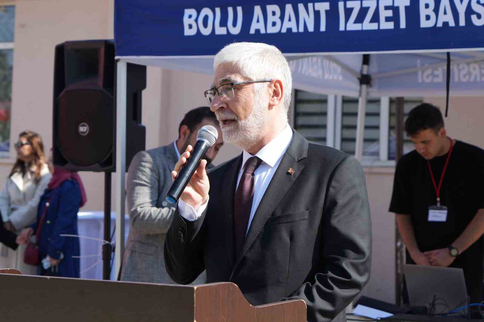 BAİBÜ REKTÖRÜ PROF. DR. FARUK YİĞİT ETKİNLİKTE KONUŞMA YAPTI.
