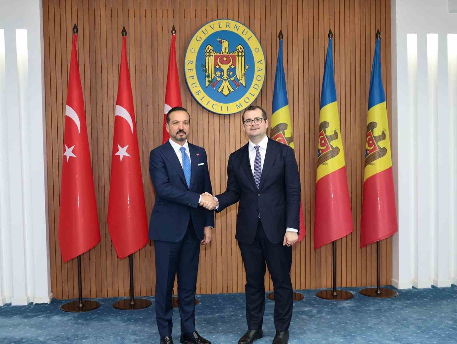 AK PARTİ GENEL BAŞKAN YARDIMCISI ZORLU, BAŞBAKAN VASİLE TOFAN İLE GÖRÜŞTÜ