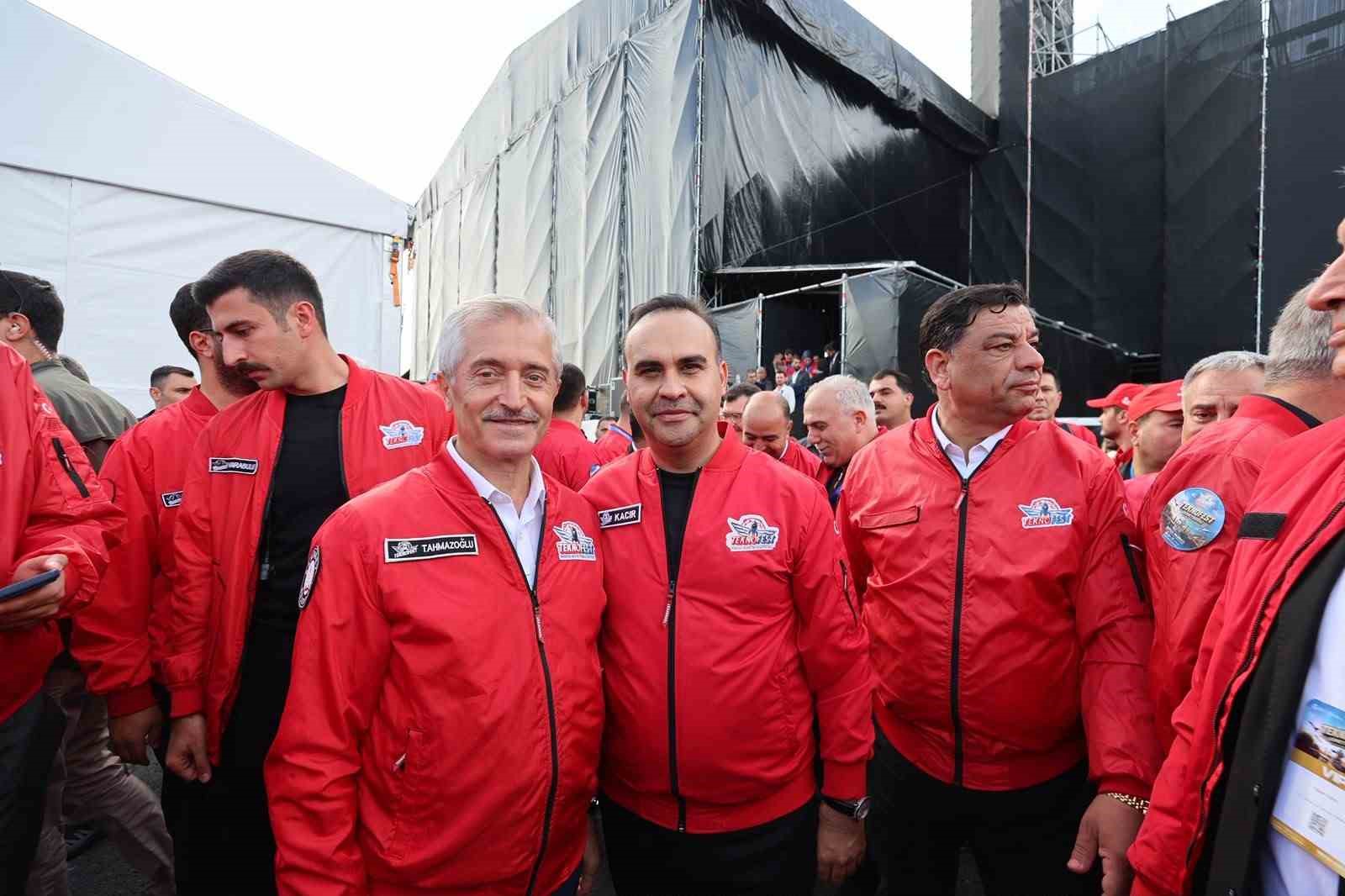ŞAHİNBEY BELEDİYE BAŞKANI MEHMET TAHMAZOĞLU, TEKNOFEST GÜNEYDOĞU’NUN BAŞLAMASIYLA BİRLİKTE GENÇLERİN TEKNOLOJİ HEYECANINA ORTAK OLMAK İSTEYEN HERKESİ FESTİVALE DAVET ETTİ.