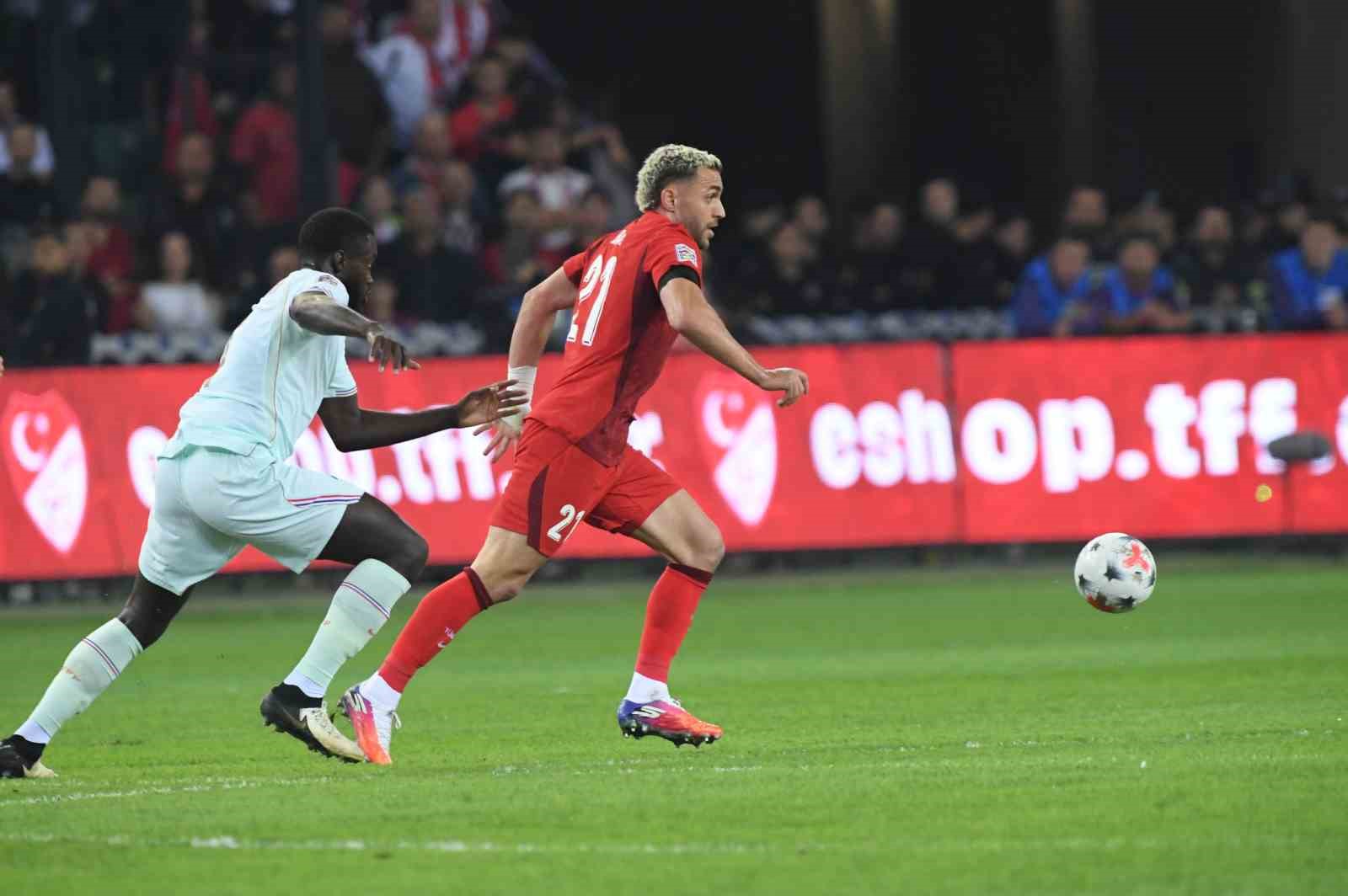 A MİLLİ FUTBOL TAKIMI, UEFA ULUSLAR A LİGİ 1. GRUP İLK MAÇINDA FRANSA İLE KOCAELİ'DE KARŞILAŞIYOR. MÜCADELENİN İLK YARISI GOLSÜZ EŞİTLİKLE TAMAMLANDI.