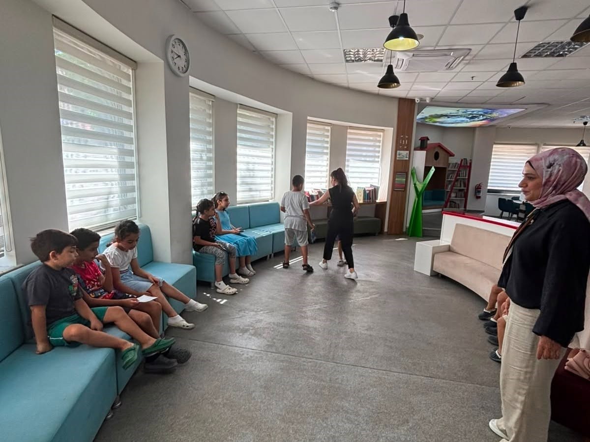 AYDIN ÇOCUK VE GENÇLİK KÜTÜPHANESİ’NDE KÜYAP ETKİNLİKLERİ KAPSAMINDA ÇOCUK VE GENÇLERE YÖNELİK "DRAMA ETKİNLİĞİ / KÜTÜPHANE ORYANTASYONU" ETKİNLİĞİ DÜZENLENDİ. ETKİNLİKTE ÇOCUKLAR HEM EĞLENDİ HEM DE KÜTÜPHANEYİ YAKINDAN TANIMA FIRSATI BULDU.