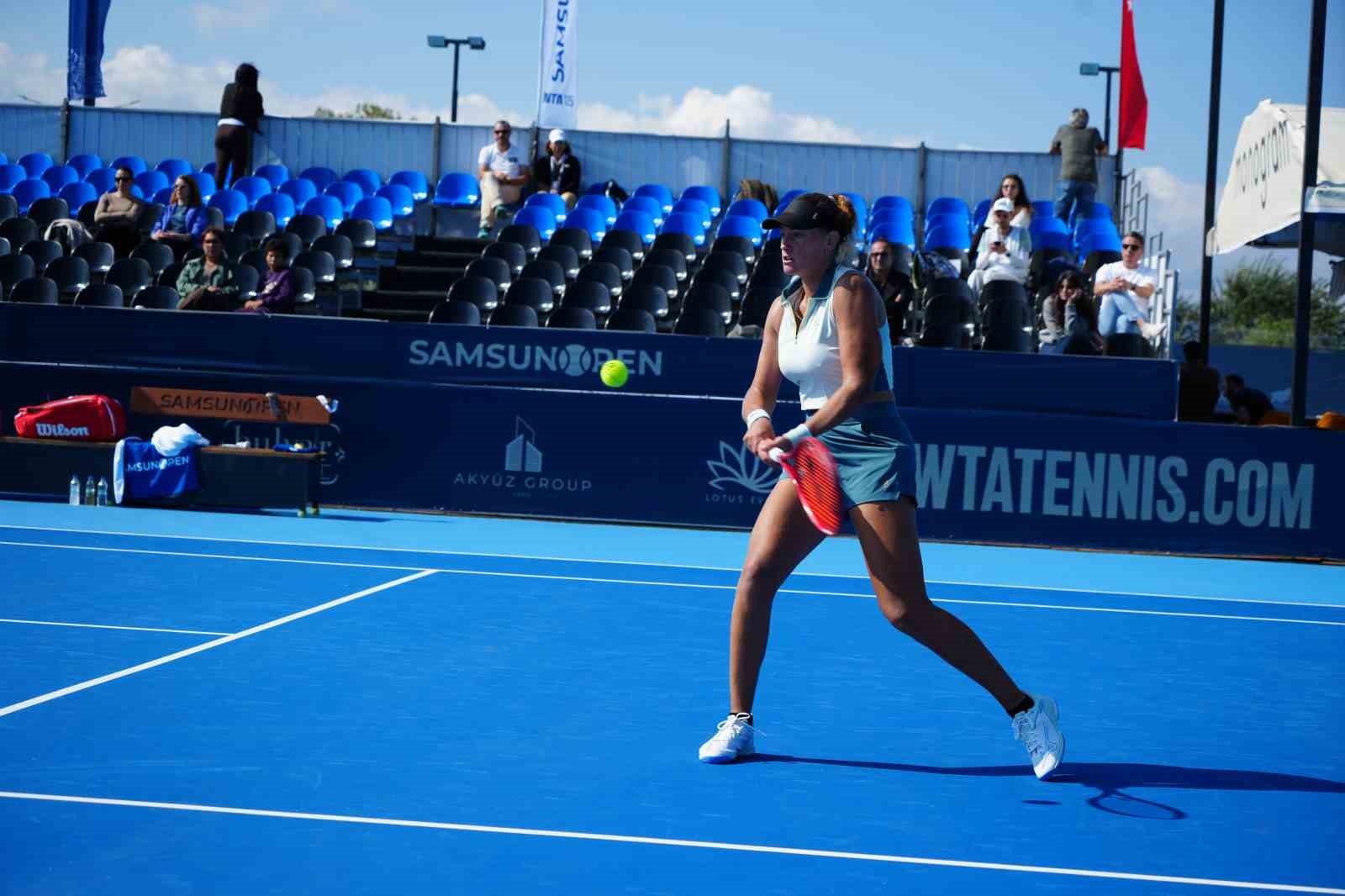 – SAMSUN’UN EV SAHİPLİĞİNDE DÜZENLENEN ULUSLARARASI SAMSUN OPEN WTA 125 KADINLAR TENİS TURNUVASI’NDA HEYECAN DEVAM EDİYOR. 31 ÜLKEDEN 70 SPORCUNUN KATILDIĞI ORGANİZASYONDA, DÜNYANIN FARKLI ÜLKELERİNDEN GELEN KADIN TENİSÇİLER KORTTA MÜCADELELERİNİ SÜRDÜRÜYOR.