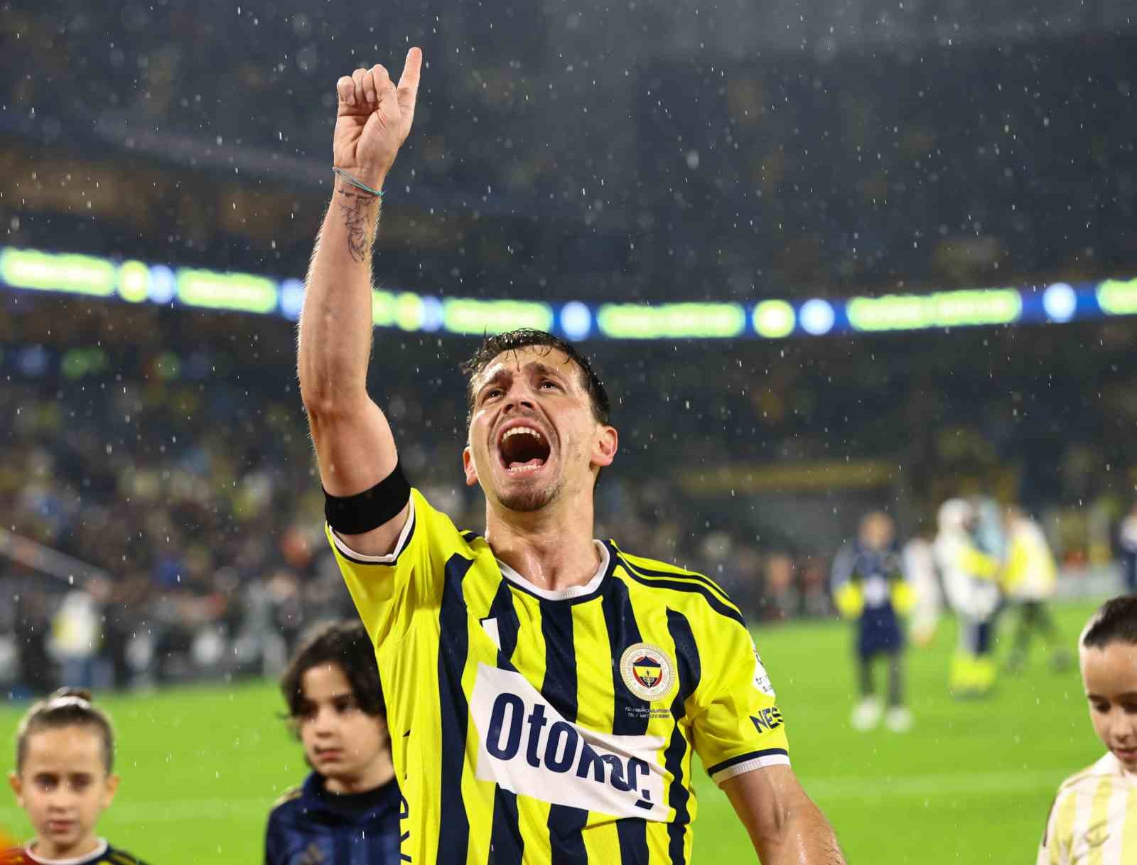TRENDYOL SÜPER LİG’İN 8. HAFTASINDA FENERBAHÇE EVİNDE KARŞILAŞTIĞI CORENDON ALANYASPOR'U 3-0 MAĞLUP ETTİ.