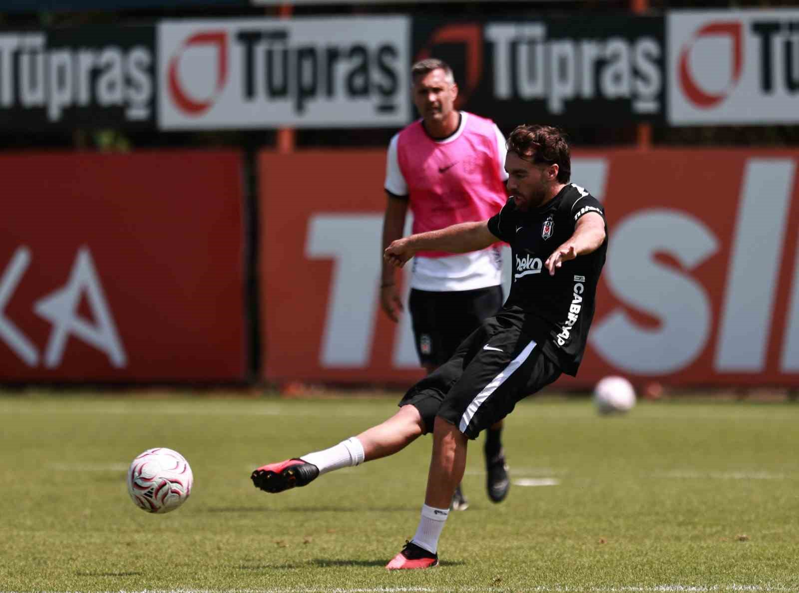 UEFA AVRUPA LİGİ PLAY-OFF TURU İLK MAÇINDA YARIN SAHASINDA LİTVANYA'NIN KAUNO ZALGİRİS TAKIMI İLE KARŞILAŞACAK OLAN BEŞİKTAŞ, MÜSABAKANIN HAZIRLIKLARINI TAMAMLADI.