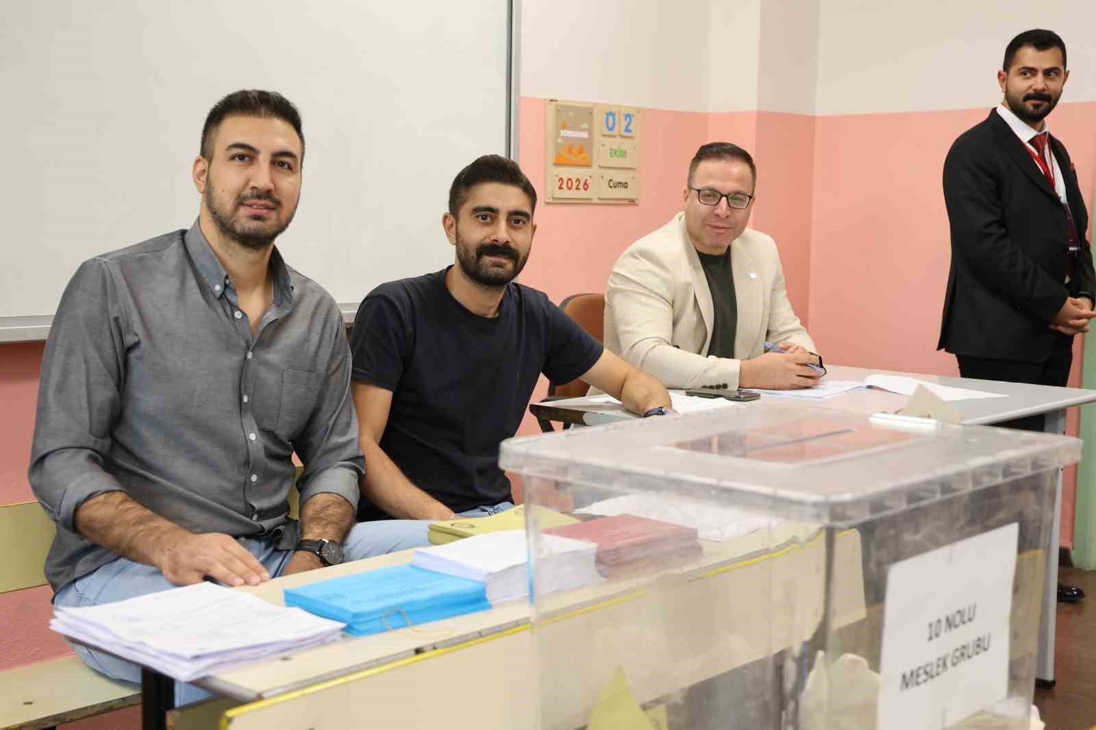 ELAZIĞ İŞ DÜNYASININ YENİ DÖNEM YÖNETİM KADROSUNU BELİRLEYECEK ORGAN SEÇİMLERİNDE, MESLEK KOMİTESİ VE MECLİS ÜYELİĞİ İÇİN OY VERME İŞLEMİ GERÇEKLEŞTİRİLİYOR