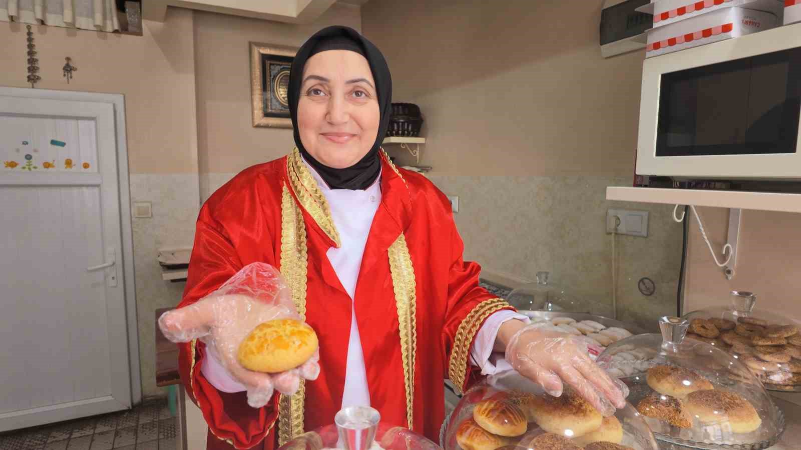 ÇANKIRI'DA ÇOCUKLUK HAYALİNİ GERÇEKLEŞTİREREK KURDUĞU PASTA EVİNİ 10 YILDA KENDİ ÇABALARIYLA BÜYÜTÜP KADIN İSTİHDAMI SAĞLAYAN GİRİŞİMCİ ESNAF CANAN YAŞAR, KENTİN 39'UNCU VE TARİHTEKİ İLK KADIN AHİSİ SEÇİLDİ.