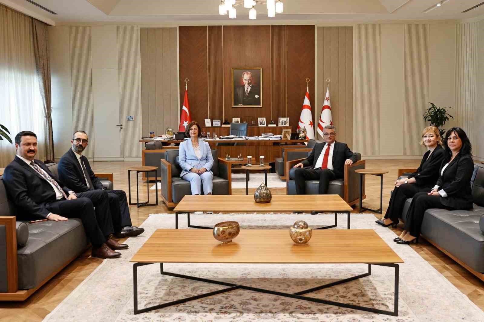 ESKİŞEHİR BÜYÜKŞEHİR BELEDİYE BAŞKANI AYŞE ÜNLÜCE, KUZEY KIBRIS TÜRK CUMHURİYETİ’NDE (KKTC) ESKİŞEHİR İLE KKTC ARASINDAKİ DOSTLUK VE KARDEŞLİK BAĞLARININ GÜÇLENDİRİLMESİNE YÖNELİK GÖRÜŞMELER GERÇEKLEŞTİRDİ.