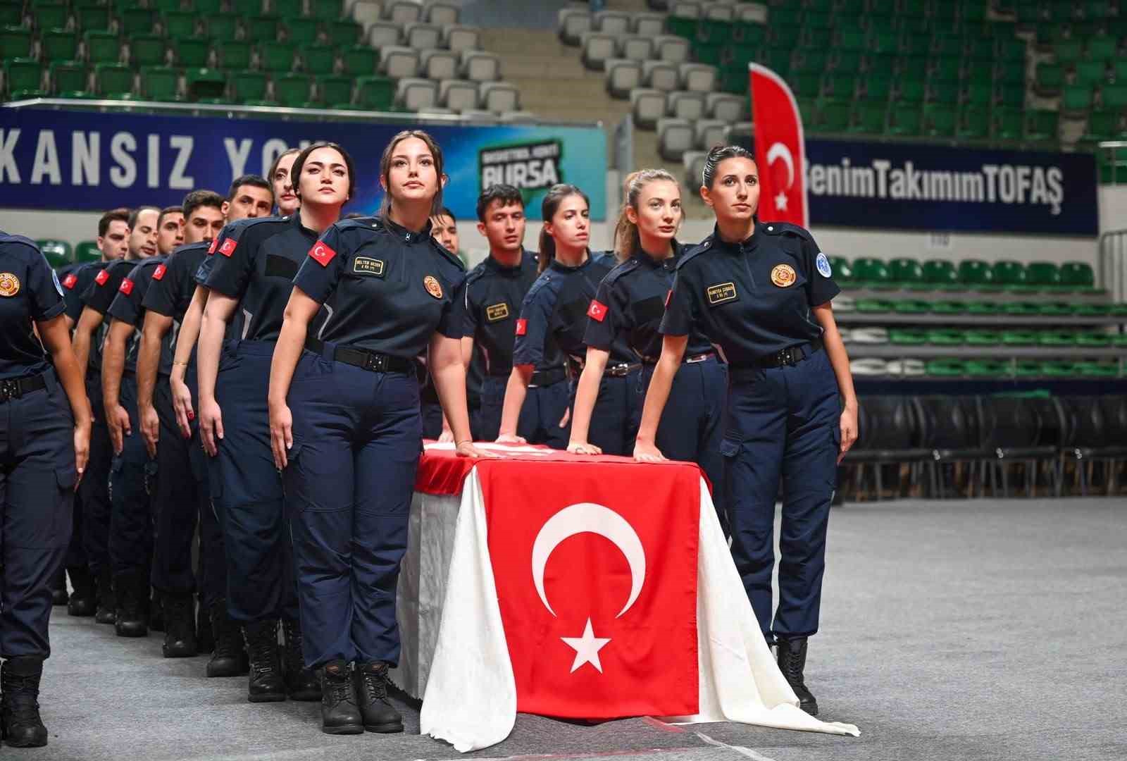 BURSA BÜYÜKŞEHİR BELEDİYE BAŞKAN VEKİLİ ŞAHİN BİBA, ‘İTFAİYE MESLEKİ EĞİTİM TAMAMLAMA TÖRENİ’NDE KONUŞTU: "İTFAİYE TEŞKİLATIMIZI GÜÇLENDİRMENİN HAKLI GURURUNU YAŞIYORUZ."