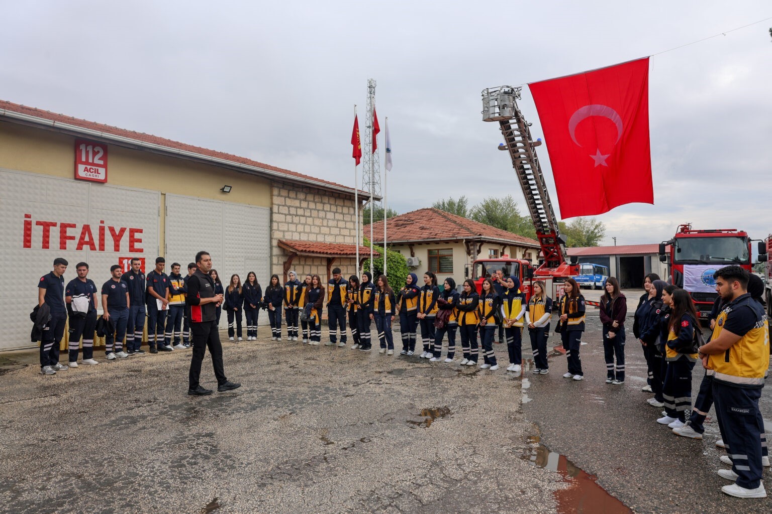 KASTAMONU’NUN TAŞKÖPRÜ İLÇESİNDE ÖĞRENCİLERİNDE KATILIMIYLA DÜZENLENEN PROGRAMDA İTFAİYECİLER HAFTASI KUTLANDI.