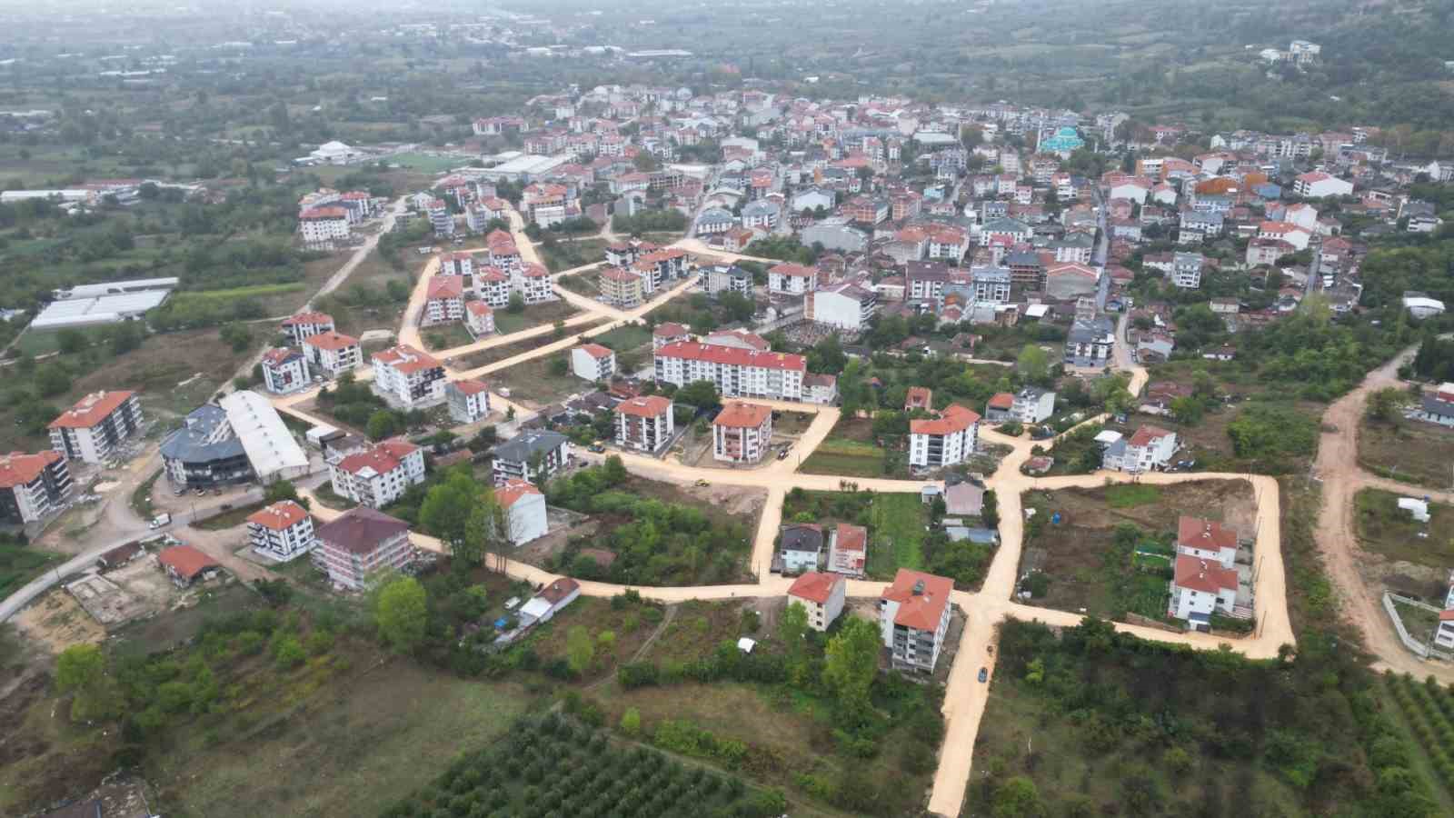 İNEGÖL BELEDİYESİ, CERRAH MAHALLESİNDE YENİ YAPILAŞMALARIN OLDUĞU BÖLGEDE 27 SOKAĞIN SATHİ KAPLAMASI İÇİN ÇALIŞMA BAŞLATTI. TOPLAMDA 4 KM UZUNLUĞUNDAKİ SOKAKLARDA 25 DEKAR KAPLAMA YAPILACAK.