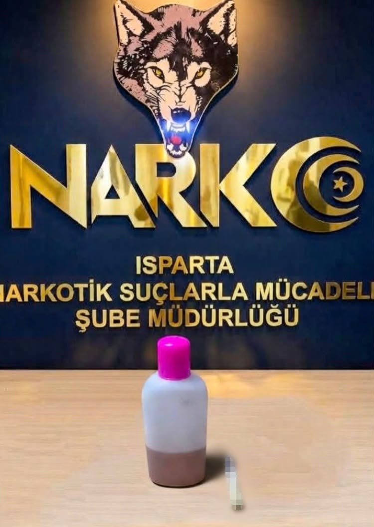 ISPARTA’DA POLİS EKİPLERİNCE DÜZENLENEN UYUŞTURUCU OPERASYONUNDA 5 BİN 656 ADET SENTETİK ECZA İLE ÇEŞİTLİ UYUŞTURUCU MADDELER ELE GEÇİRİLDİ. GÖZALTINA ALINAN 3 ŞÜPHELİDEN 2’Sİ TUTUKLANIRKEN, 1 ŞÜPHELİ HAKKINDA ADLİ KONTROL TEDBİRİ UYGULANDI.