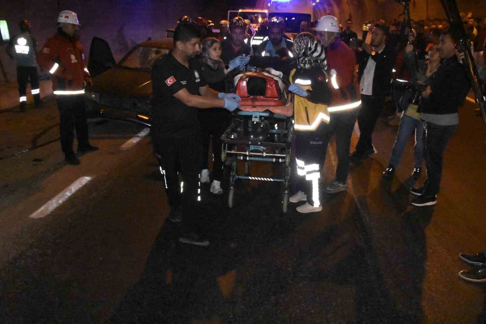 BİTLİS’TE OLASI TRAFİK KAZALARINA YÖNELİK MÜDAHALE KAPASİTESİNİN ARTIRILMASI AMACIYLA 8 AĞUSTOS TÜNELİ’NDE KAPSAMLI BİR TATBİKAT GERÇEKLEŞTİRİLDİ.