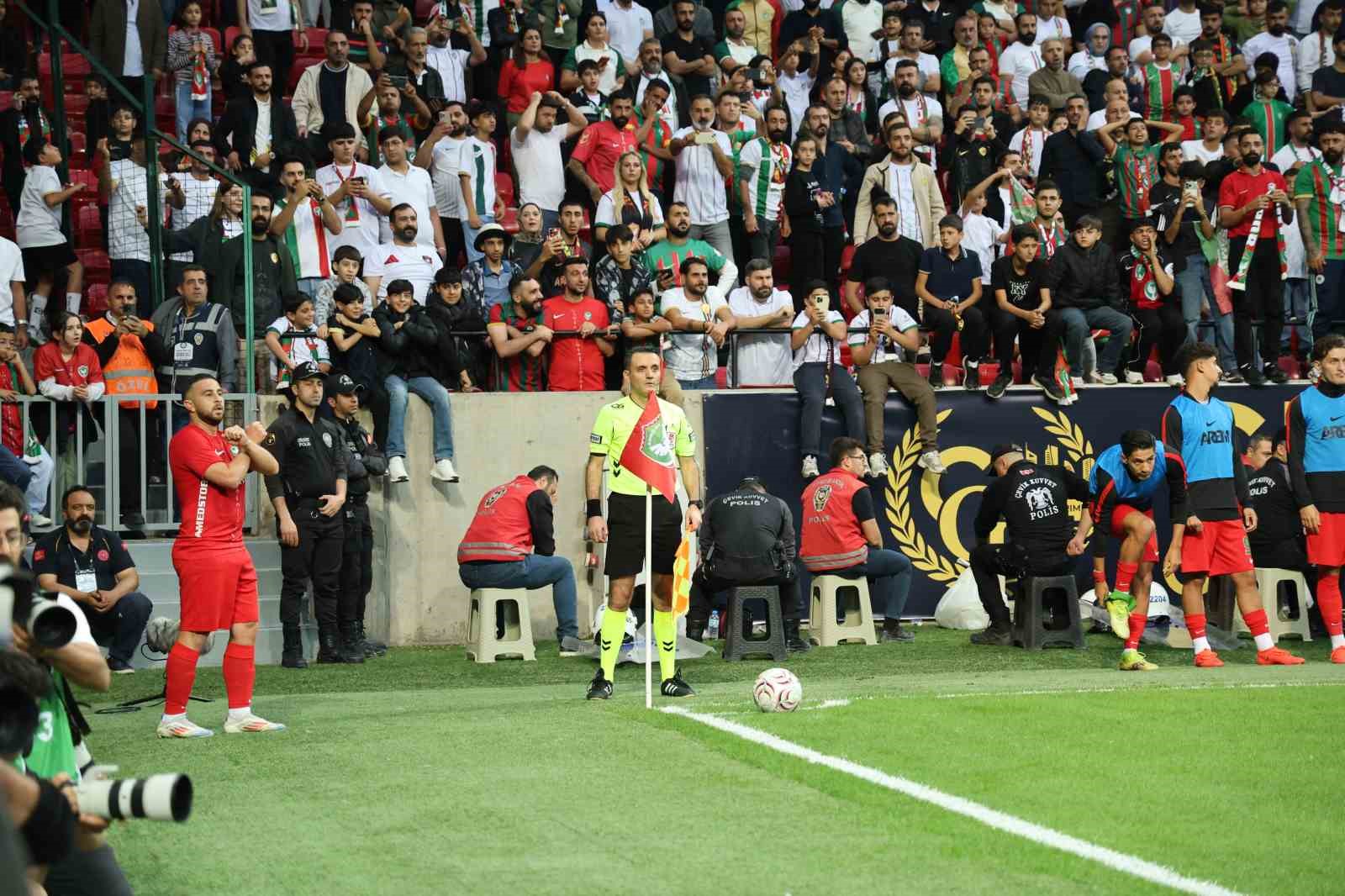 TRENDYOL SÜPER LİG’İN 8. HAFTASINDA AMED SPORTİF FAALİYETLER, EVİNDE KARŞILAŞTIĞI KONYASPOR’U 1-0’LIK SKORLA MAĞLUP ETTİ.