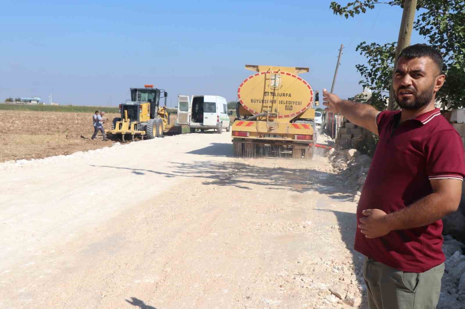 HARRAN’DA YOLLAR BÜYÜKŞEHİR BELEDİYESİYLE YENİLENİYOR