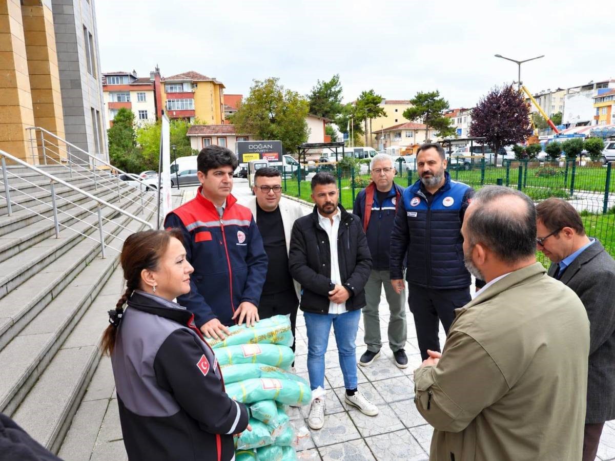 SİNOP’UN DURAĞAN İLÇESİNDE, ALTINKAYA BARAJ GÖLÜ’NDE FAALİYET GÖSTEREN GELENEKSEL BALIKÇILARA UZATMA AĞI VE DONAM MALZEMESİ DESTEĞİ SAĞLANDI.