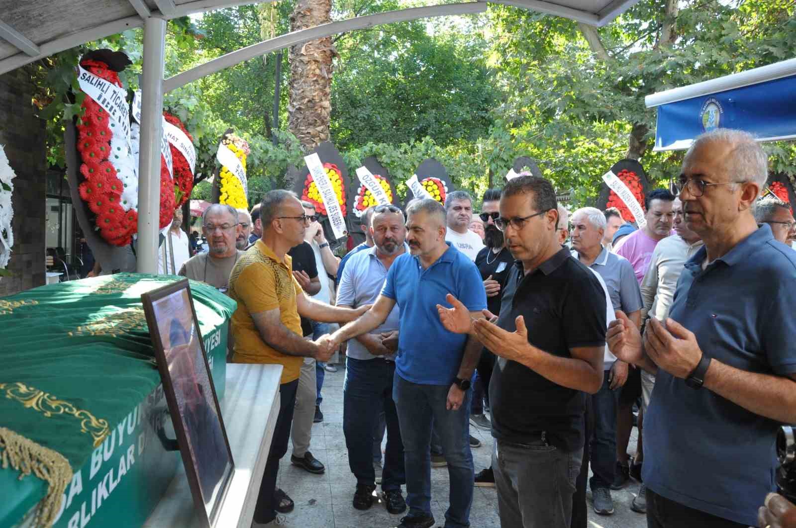 MANİSA’NIN SALİHLİ İLÇESİNDEKİ GAZ DOLUM TESİSİNDE MEYDANA GELEN PATLAMA VE ARDINDAN ÇIKAN YANGINDA HAYATINI KAYBEDEN TESİS SAHİBİ NAZİF KAVAS, OLAYDAN 3 GÜN SONRA SON YOLCULUĞUNA UĞURLANDI.